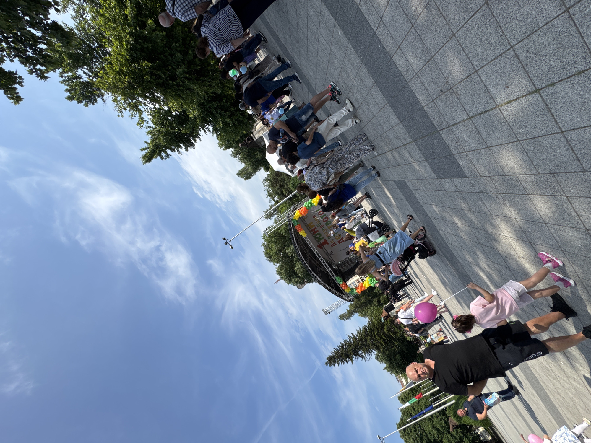 Outdoor gathering draws crowds to Pleven plaza