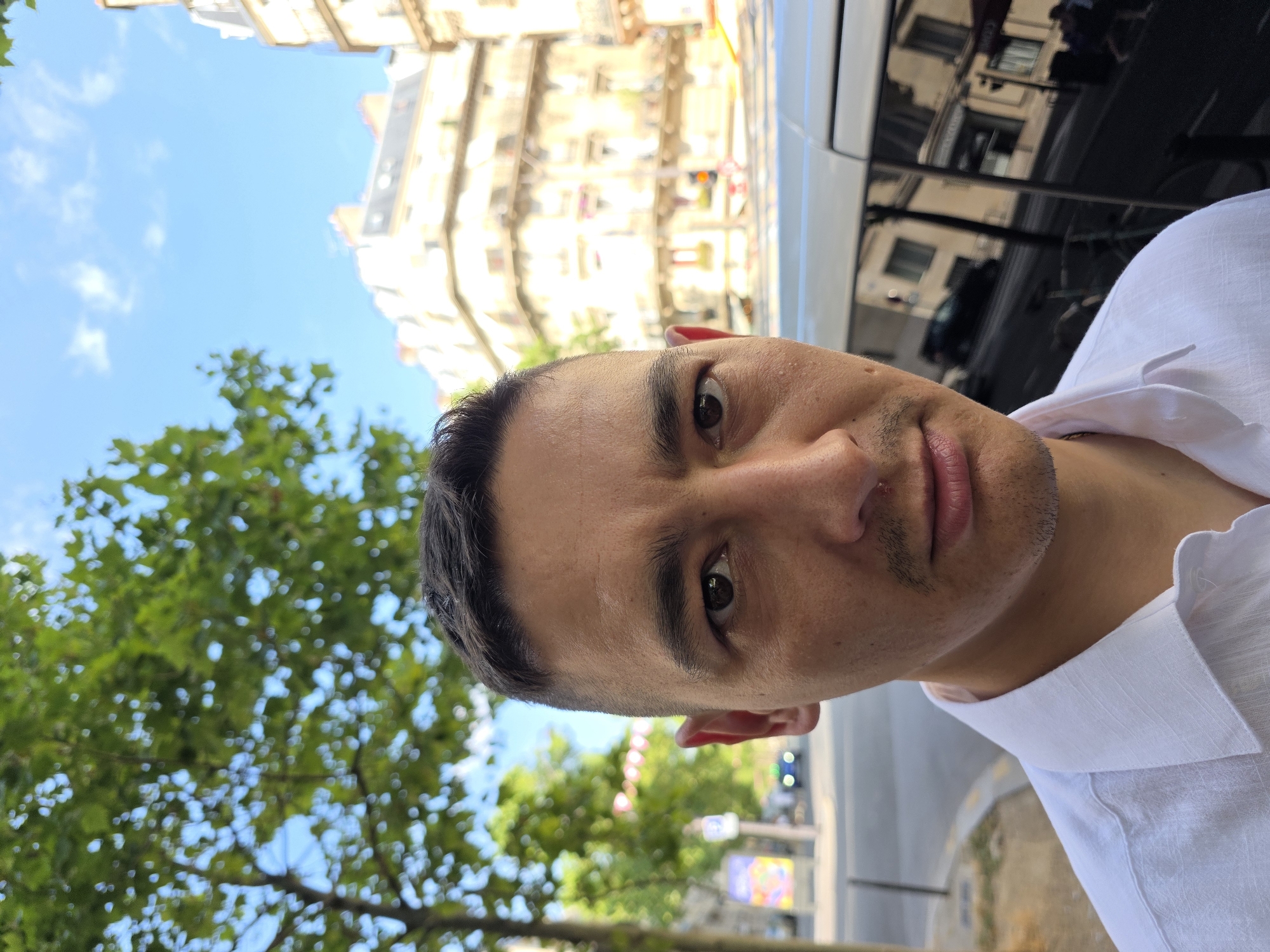 Afternoon street hangout in Paris, cocktails and casual portraits
