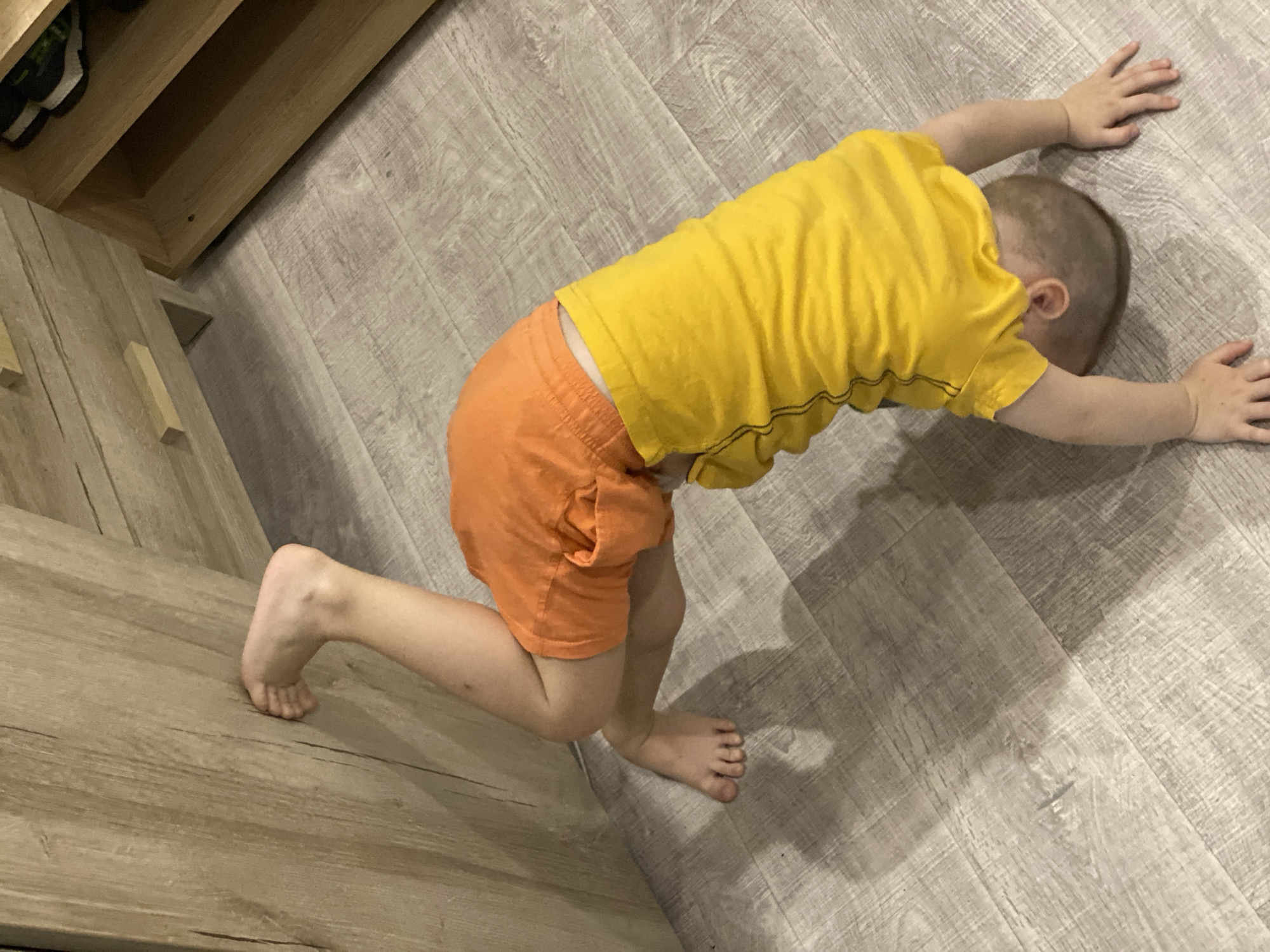 Family morning routine captured in Sochi residential area