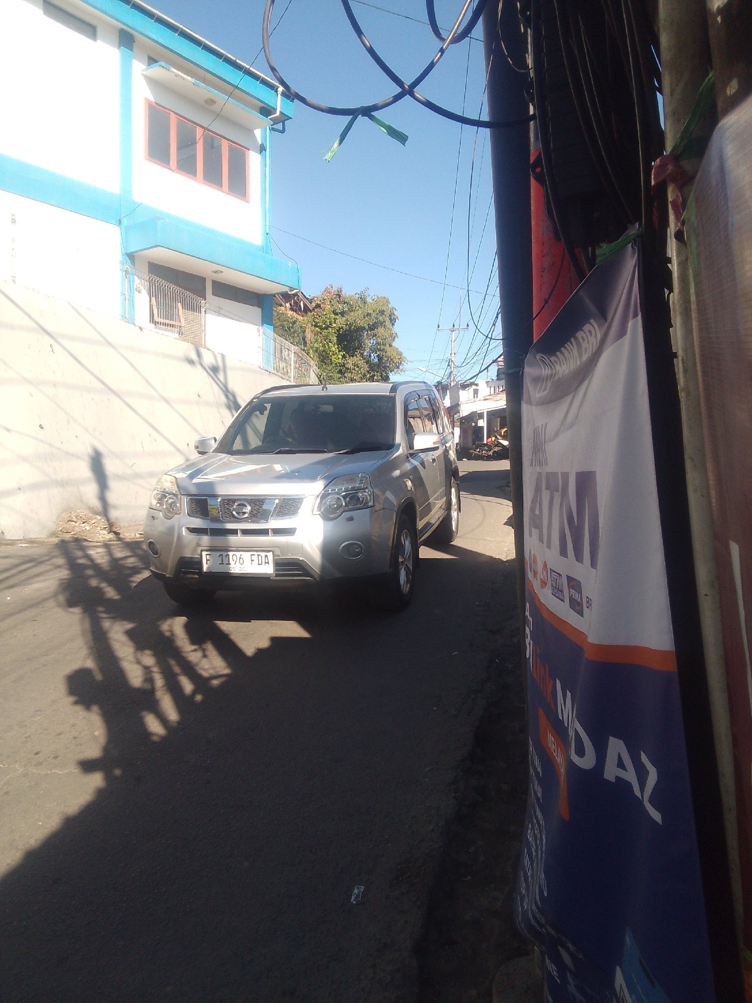 Roadside life and street food in Cisarua's hilly outskirts
