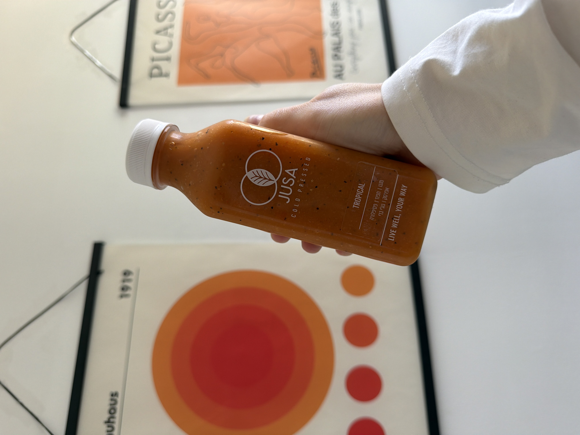 Tel Aviv residents showcase JUSA cold-pressed juice products