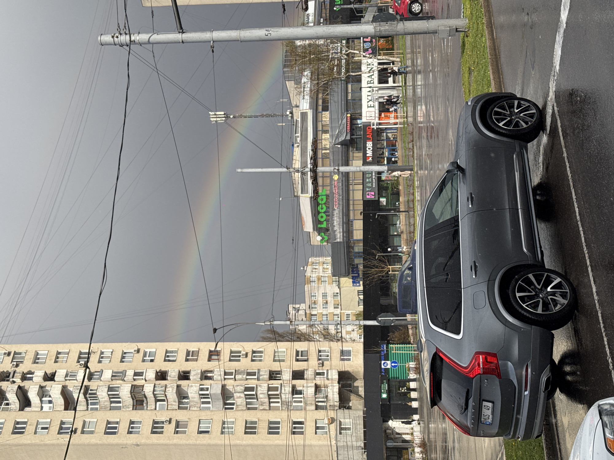 Gray Volvo XC90 parked on wet street in Chișinău