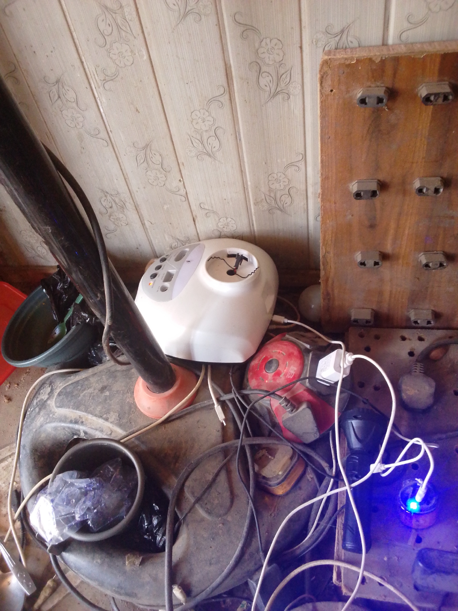 Informal market activity: electronics, street stalls, and everyday commerce