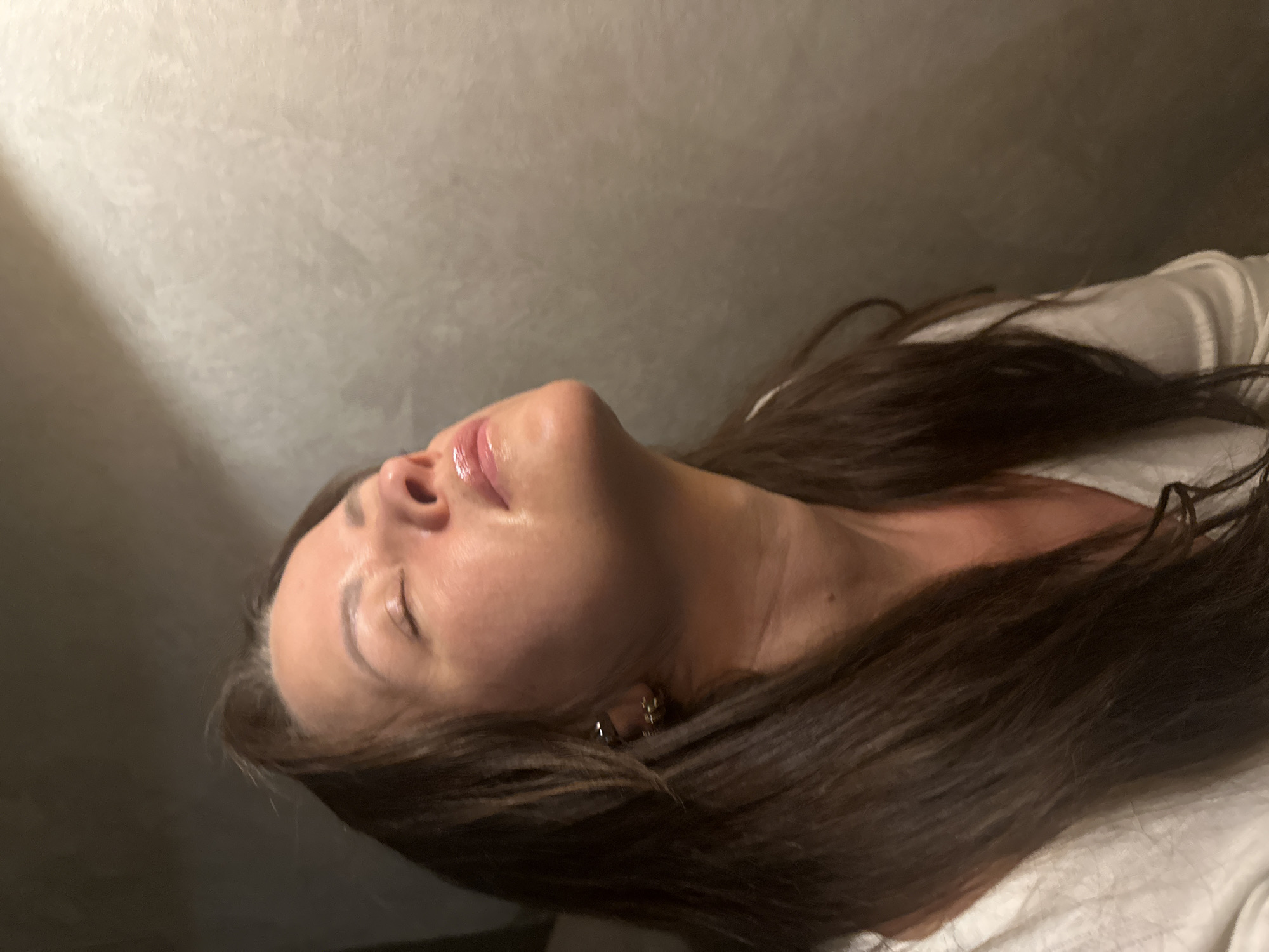Woman photographed in relaxed indoor portraits in Chaikovsky, Russia