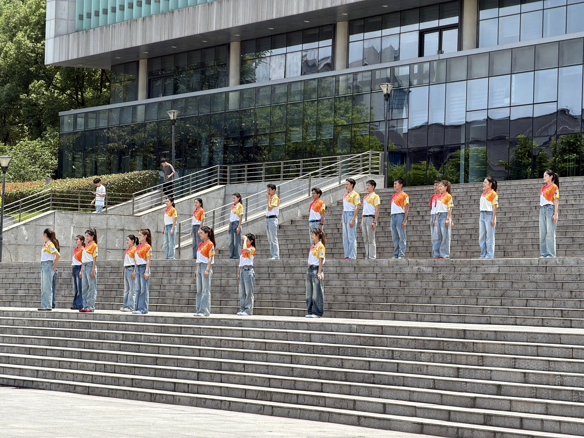 Young adults perform synchronized dances on stairs in Jiangjin