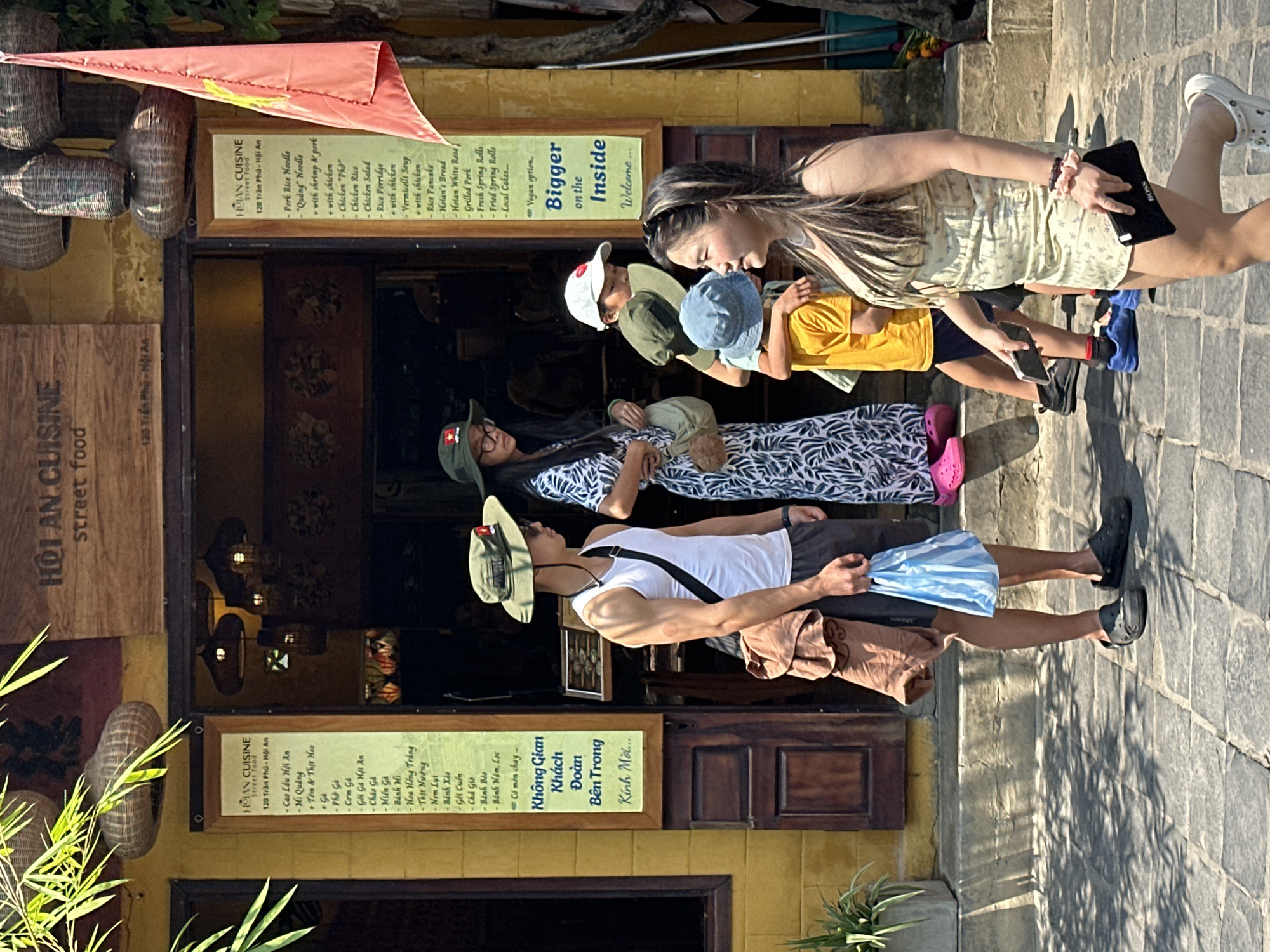 Morning street scenes captured in Hội An Ward, Vietnam