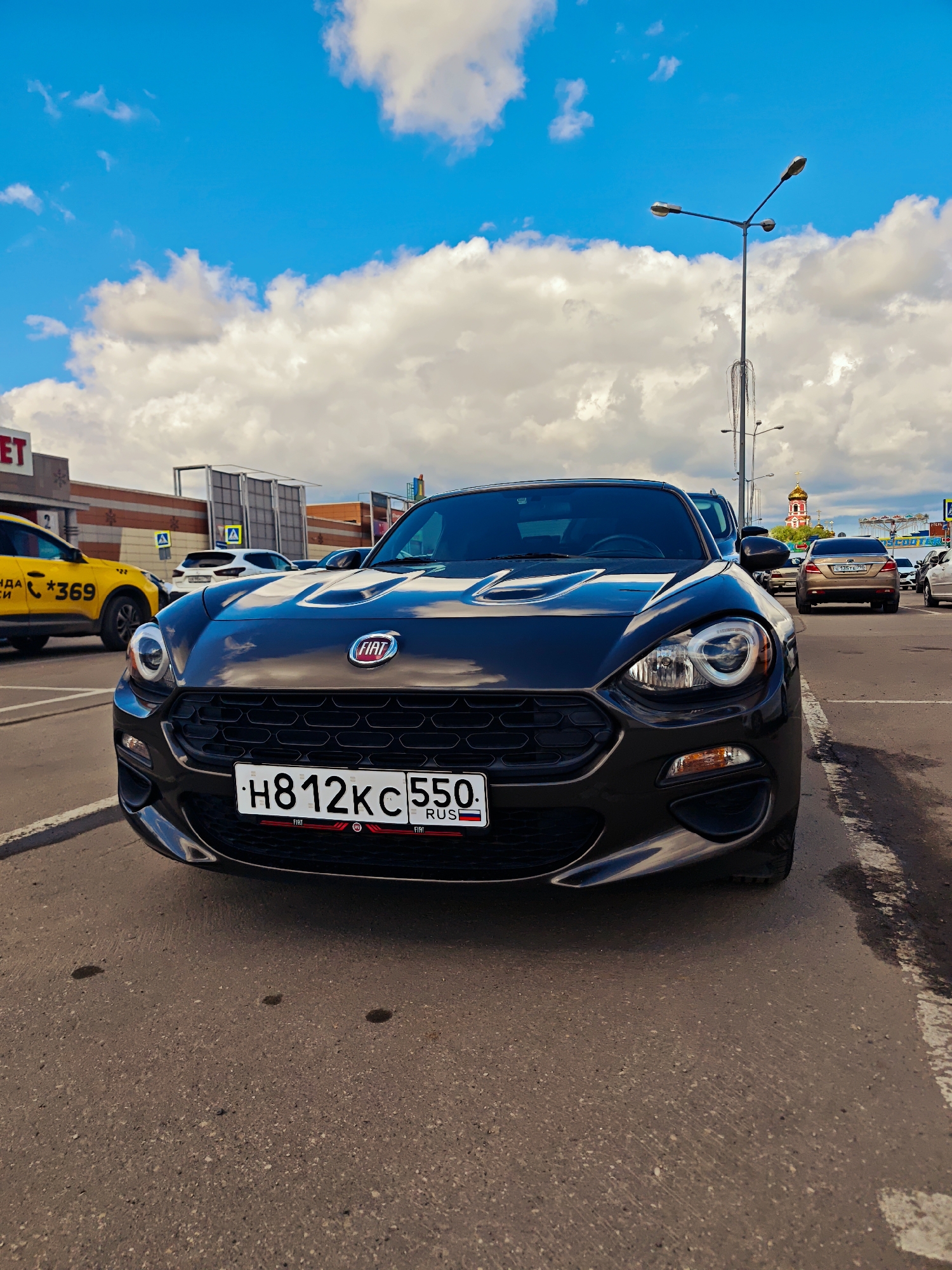 Two FIAT 124 Spiders spotted at Dmitrov shopping center