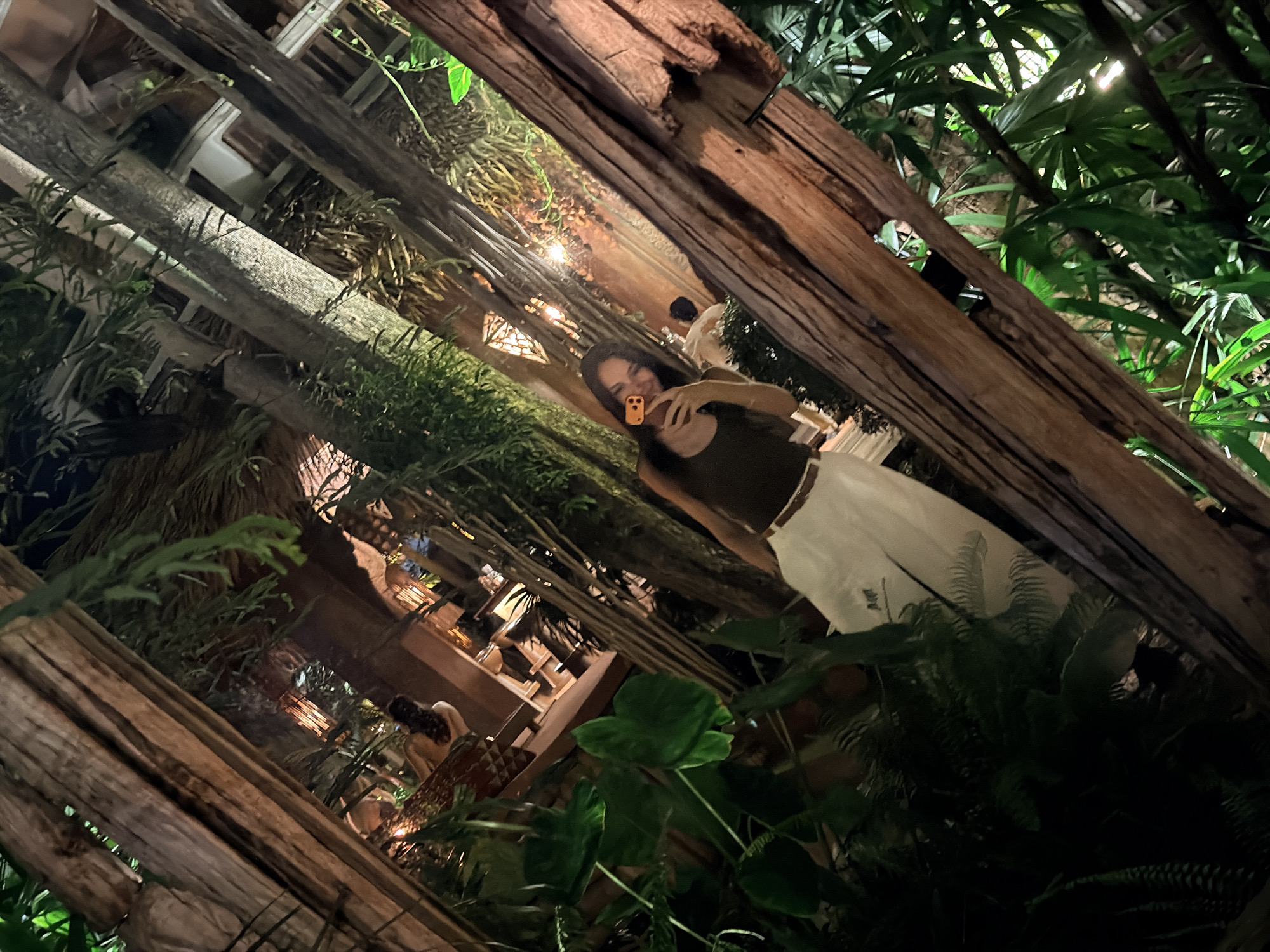 Drinks and greenery at a rustic Ko Samui venue