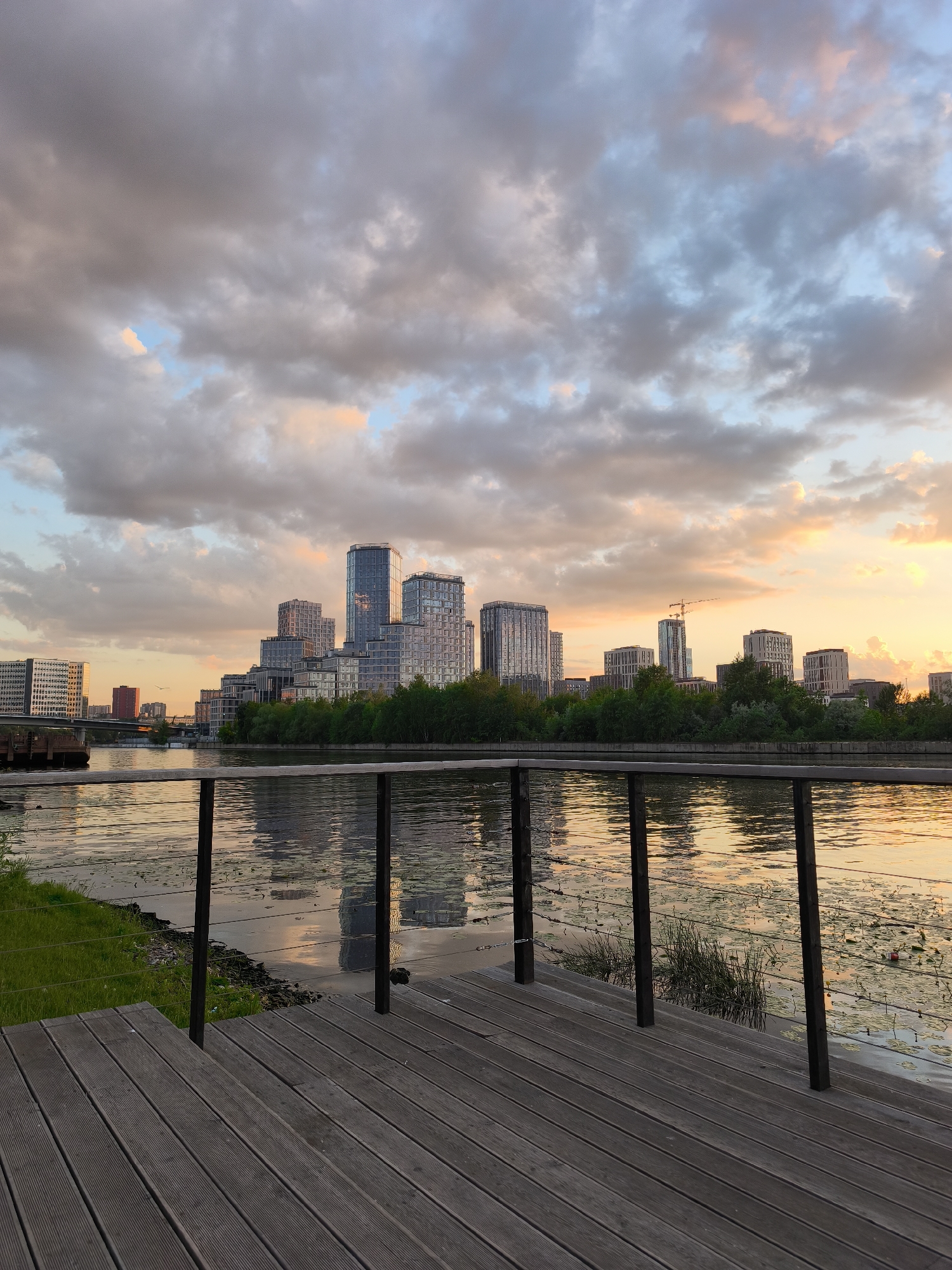 Moscow evening scenes captured across waterfront parks and residential areas