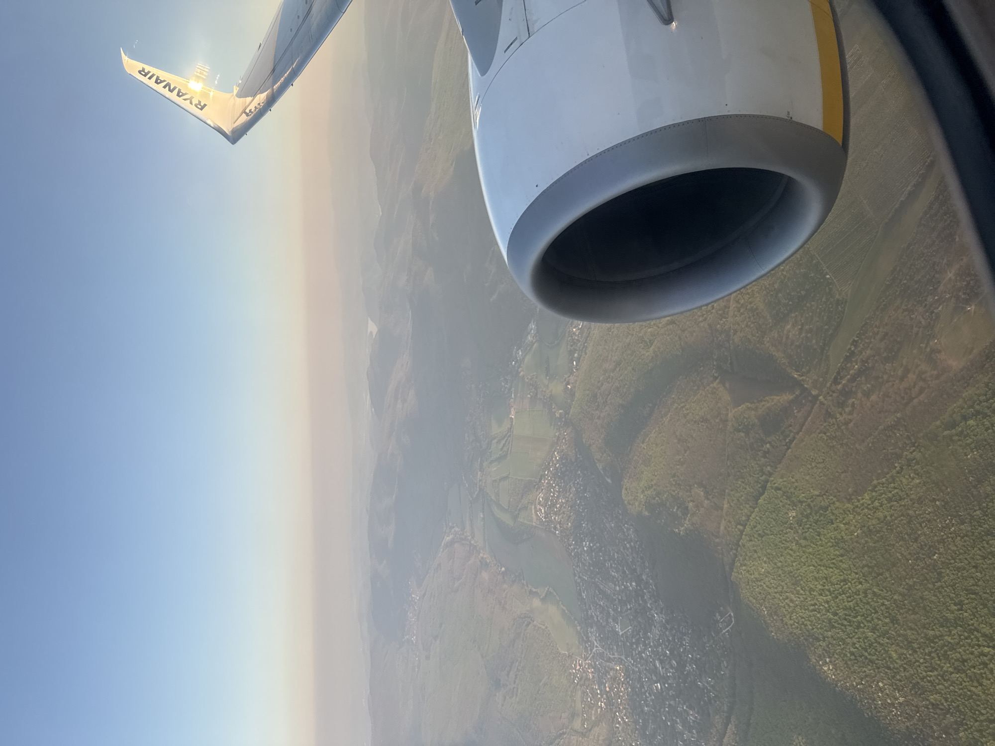 Ryanair passenger photographs Hungarian suburbs from airplane window