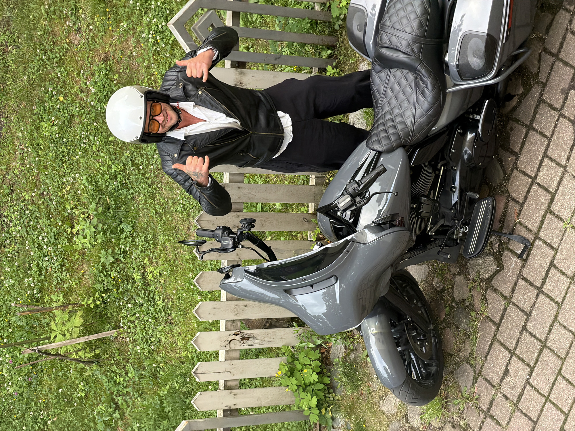 Afternoon photo session with peonies and motorcycle in Riga