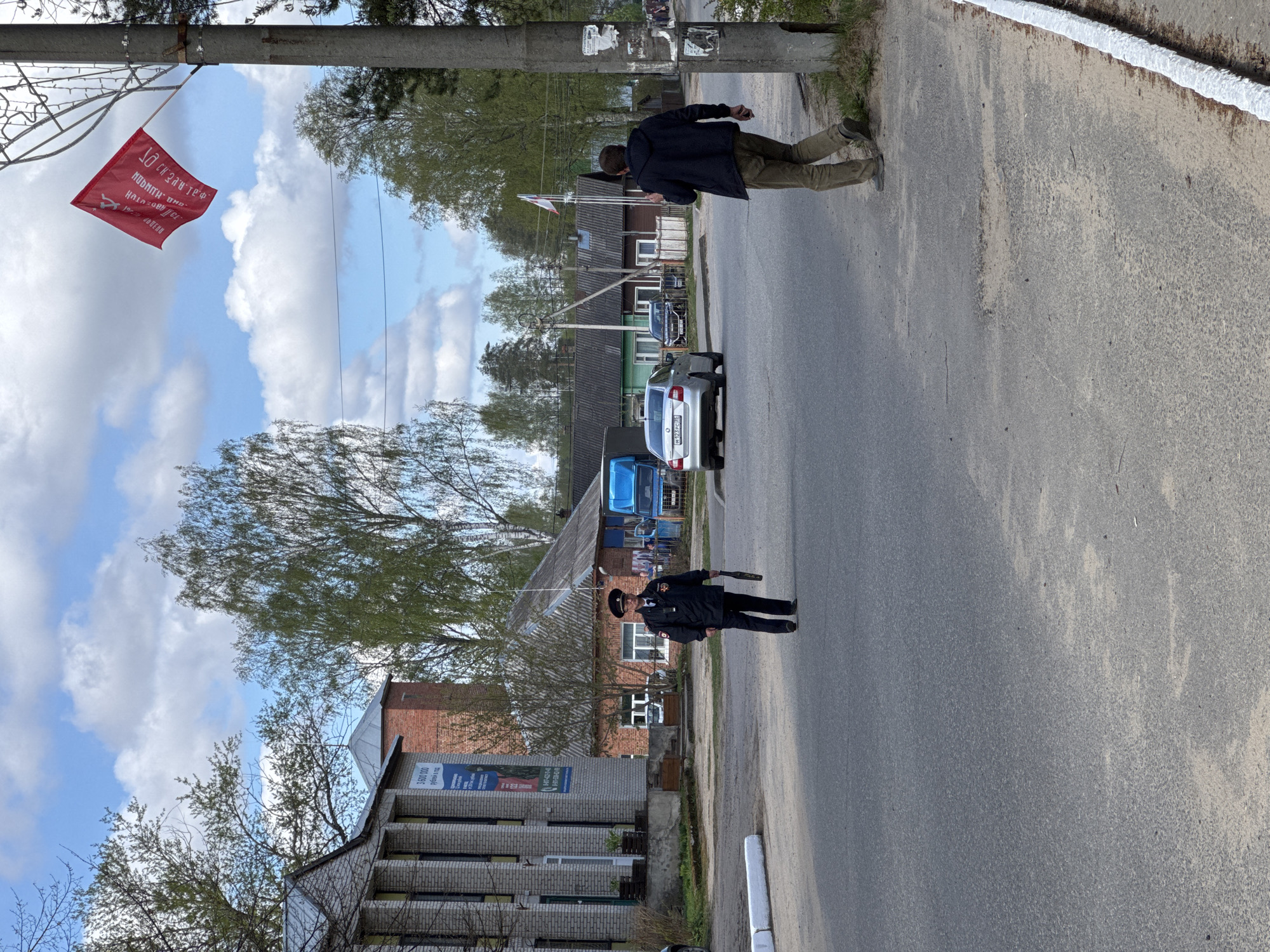 Civilian-police interaction observed near war memorial in Chuprino