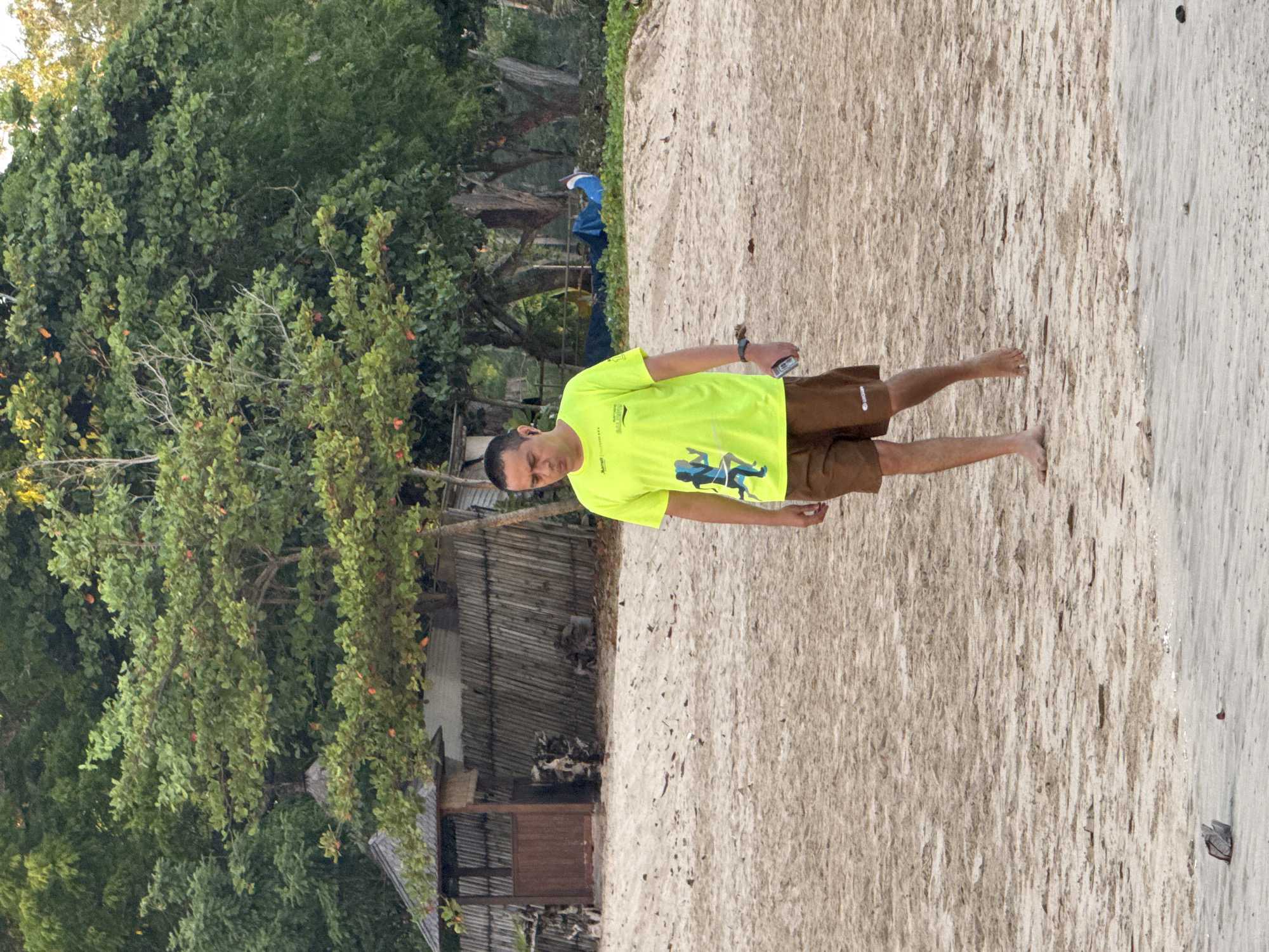 Sunset hour on a Kuta Selatan beach: shore life in motion
