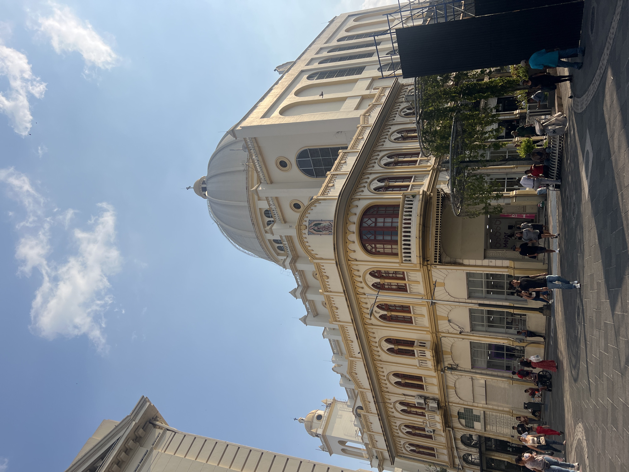 Evening documentation of San Salvador landmarks and streetscapes