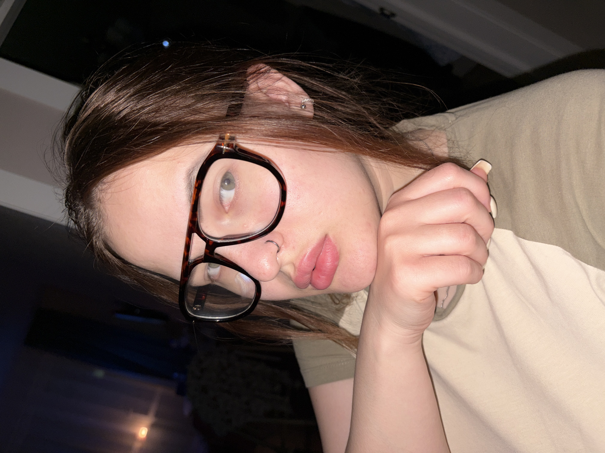 Woman with glasses, nose ring spotted in Shendzhiy, Russia