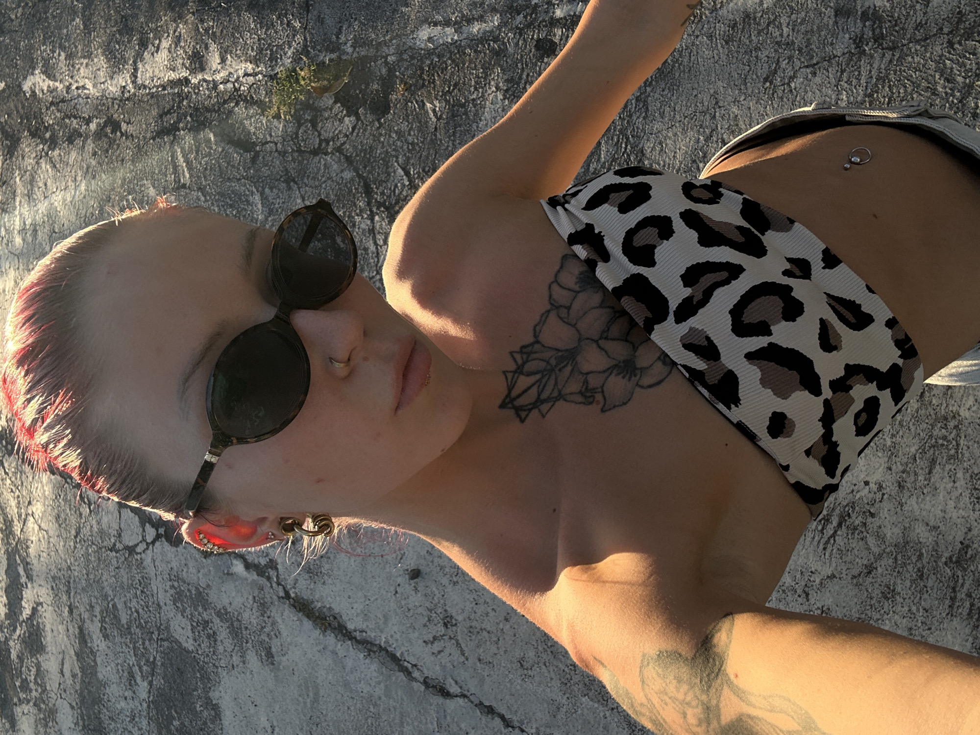 Photo session with tattooed woman in Indonesian tropical setting