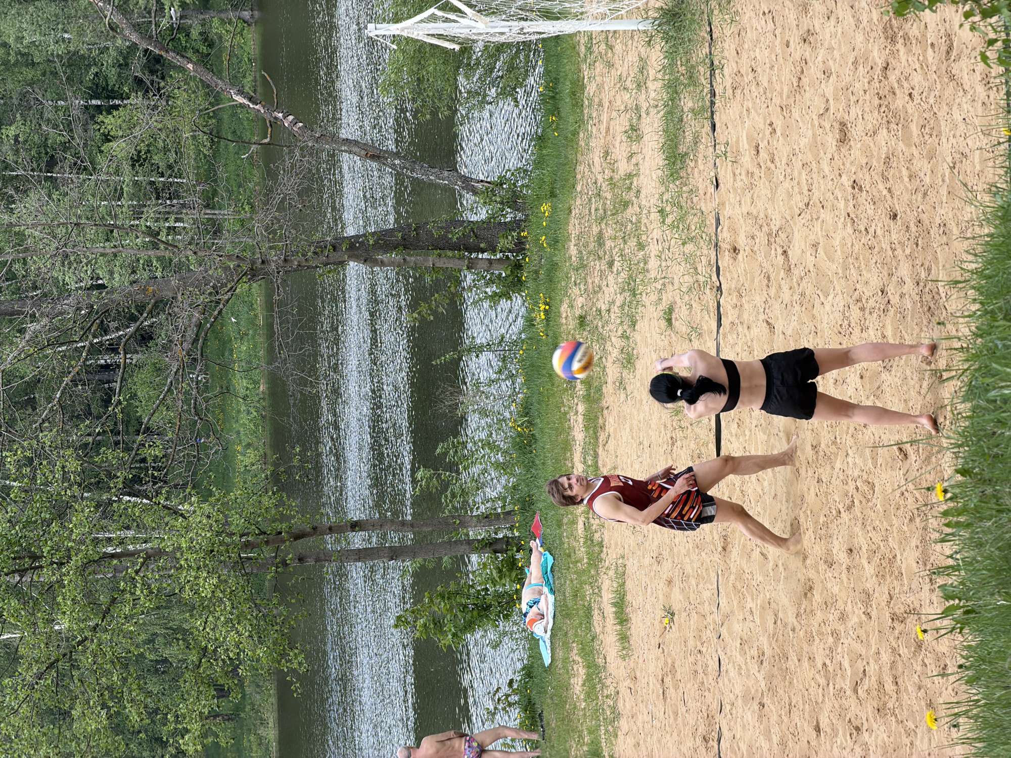 Spring recreation and snake encounters at Malakhovka lakeside