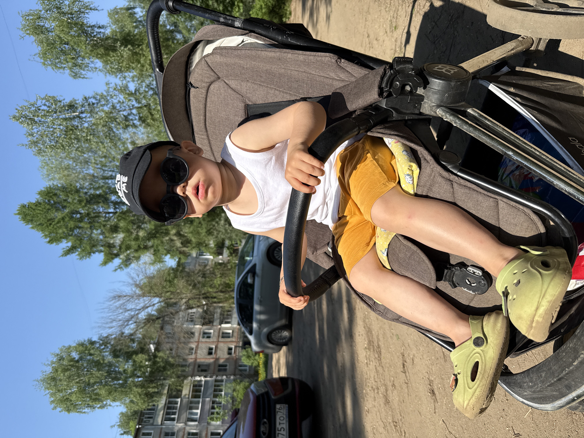 Child in stroller spotted with family in Rusanovo, Russia