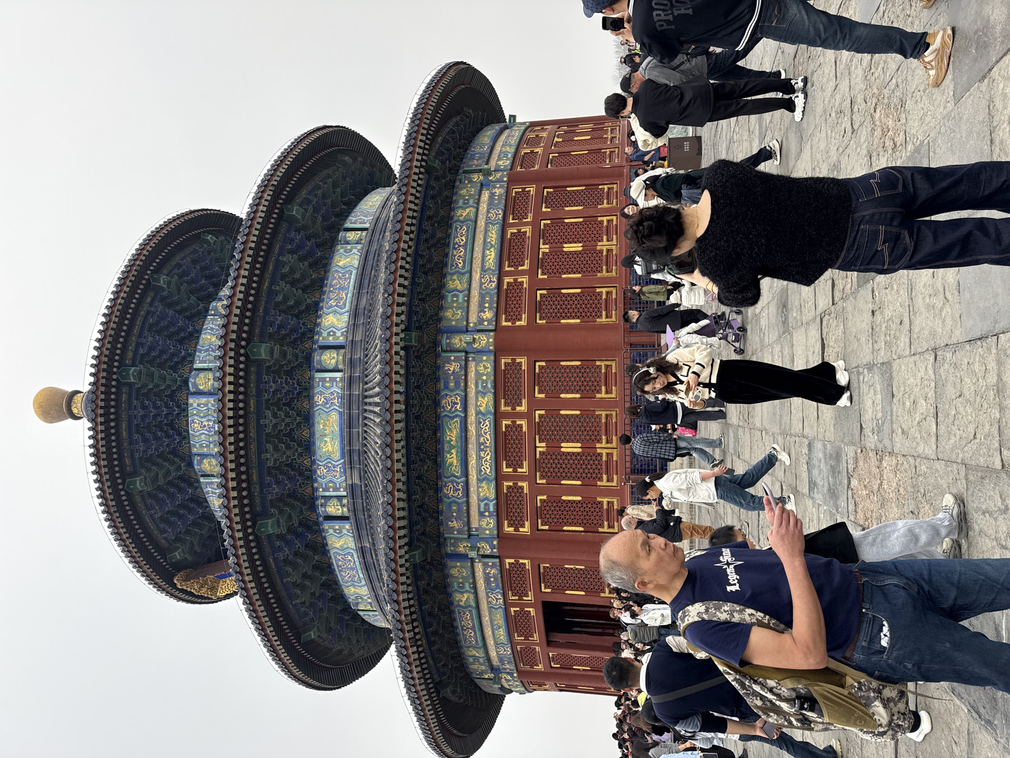Morning crowds gather at Beijing's Temple of Heaven complex