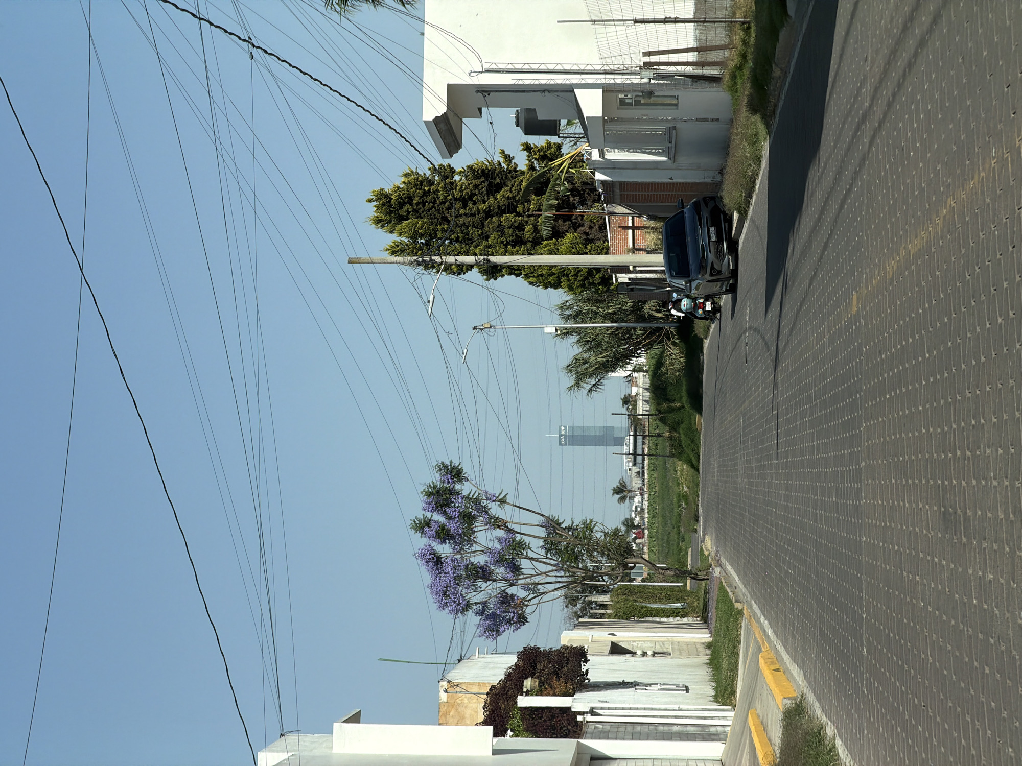 Quiet street scene captured in San Andrés Cholula