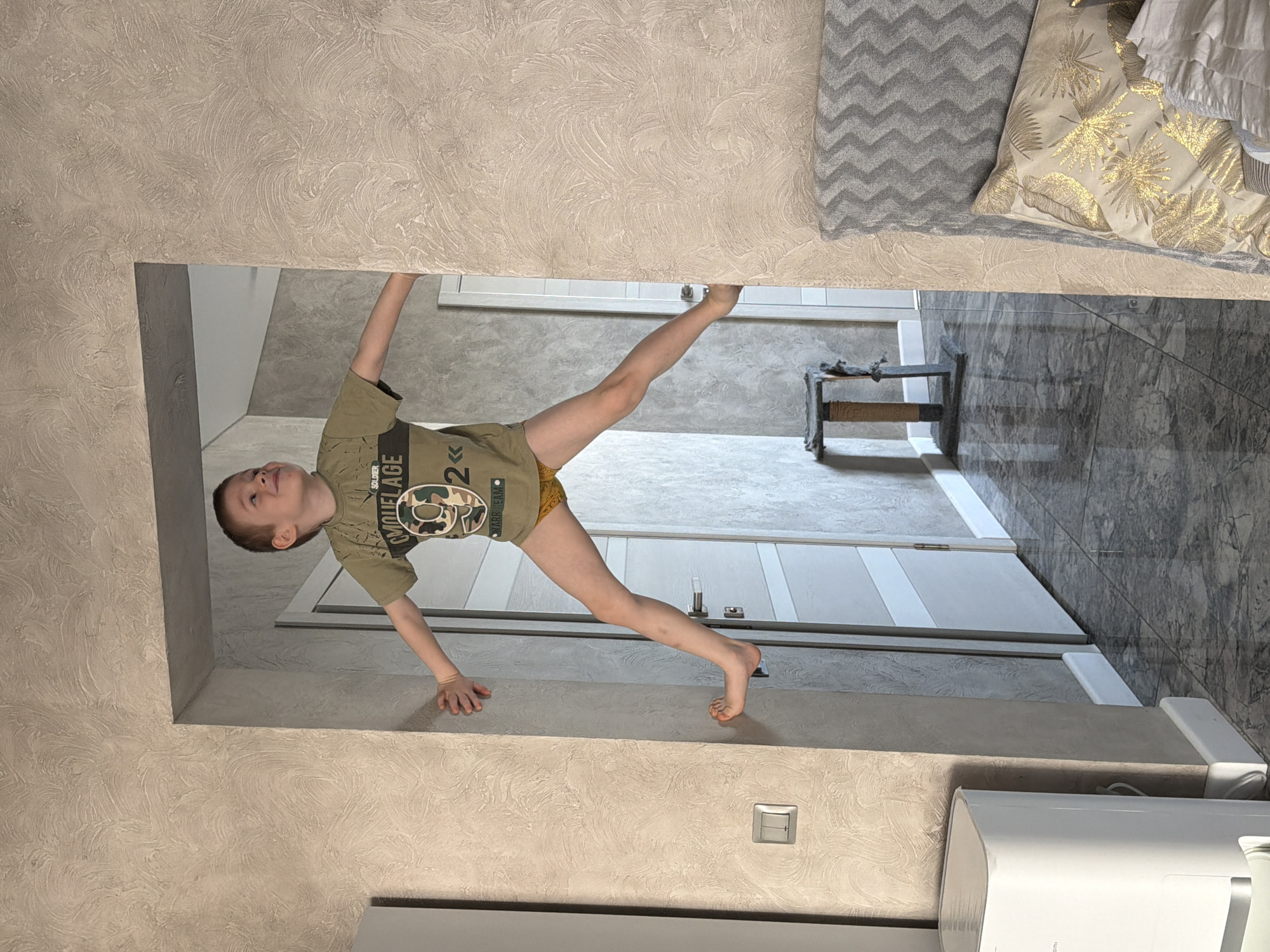 Morning domestic scenes captured in Rossiyskiy: child playing, breakfast served