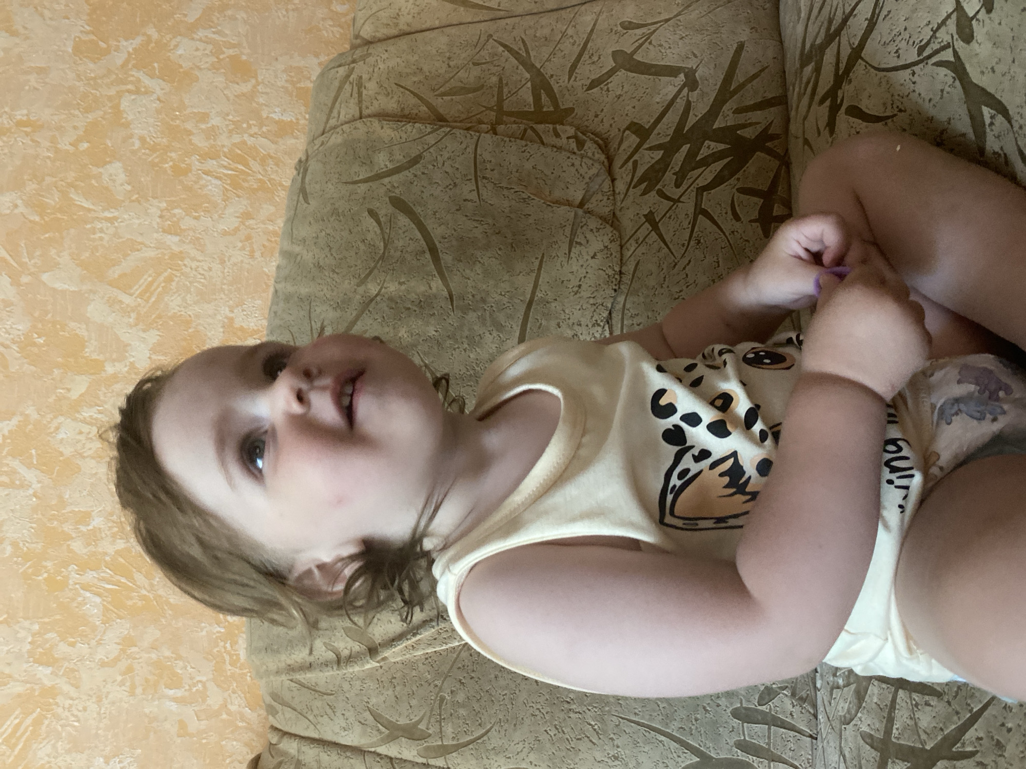 Lazy afternoon at home: selfies, a toddler, and paper crafts