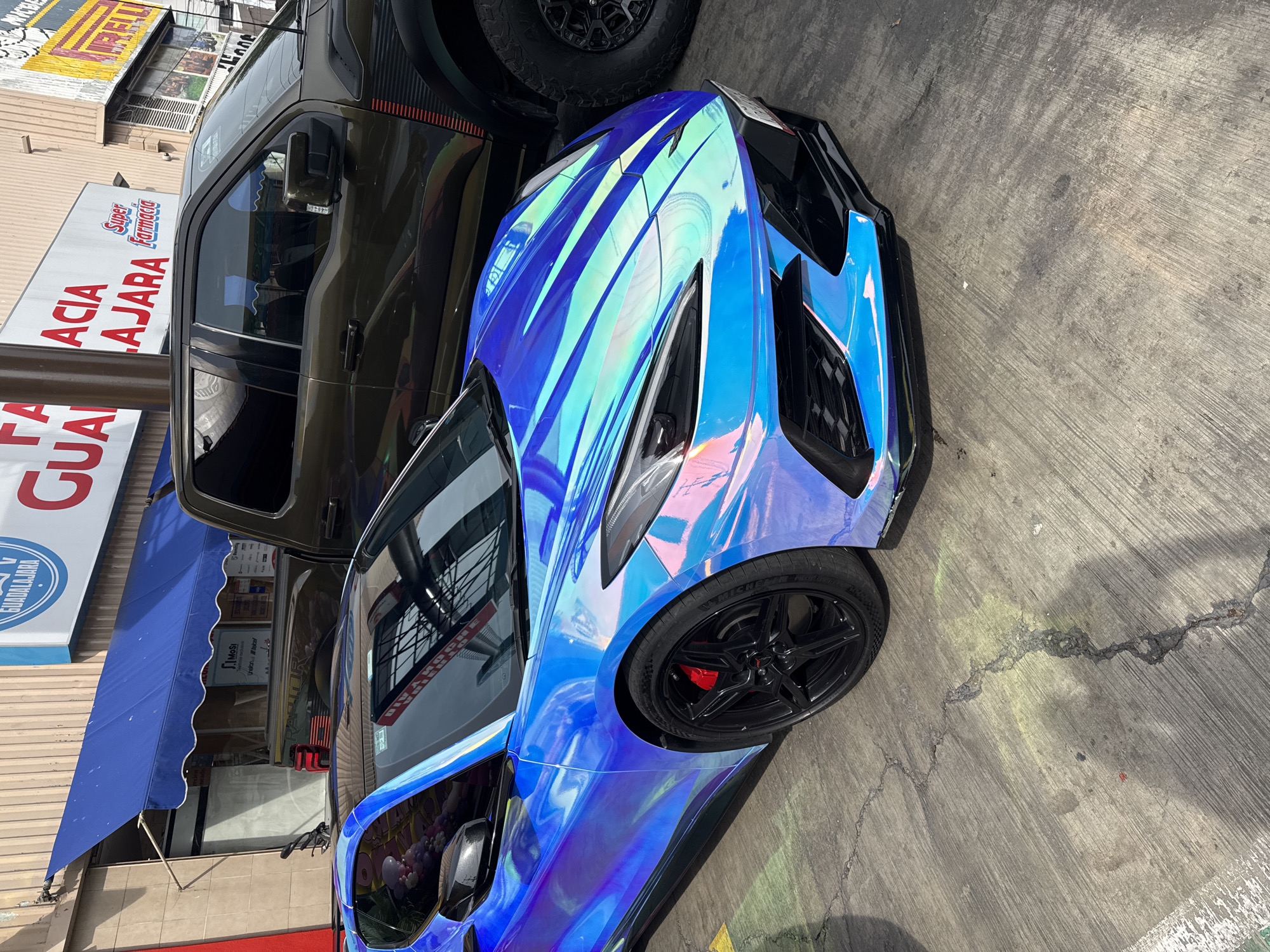 Iridescent blue sports car spotted in Puebla parking lot
