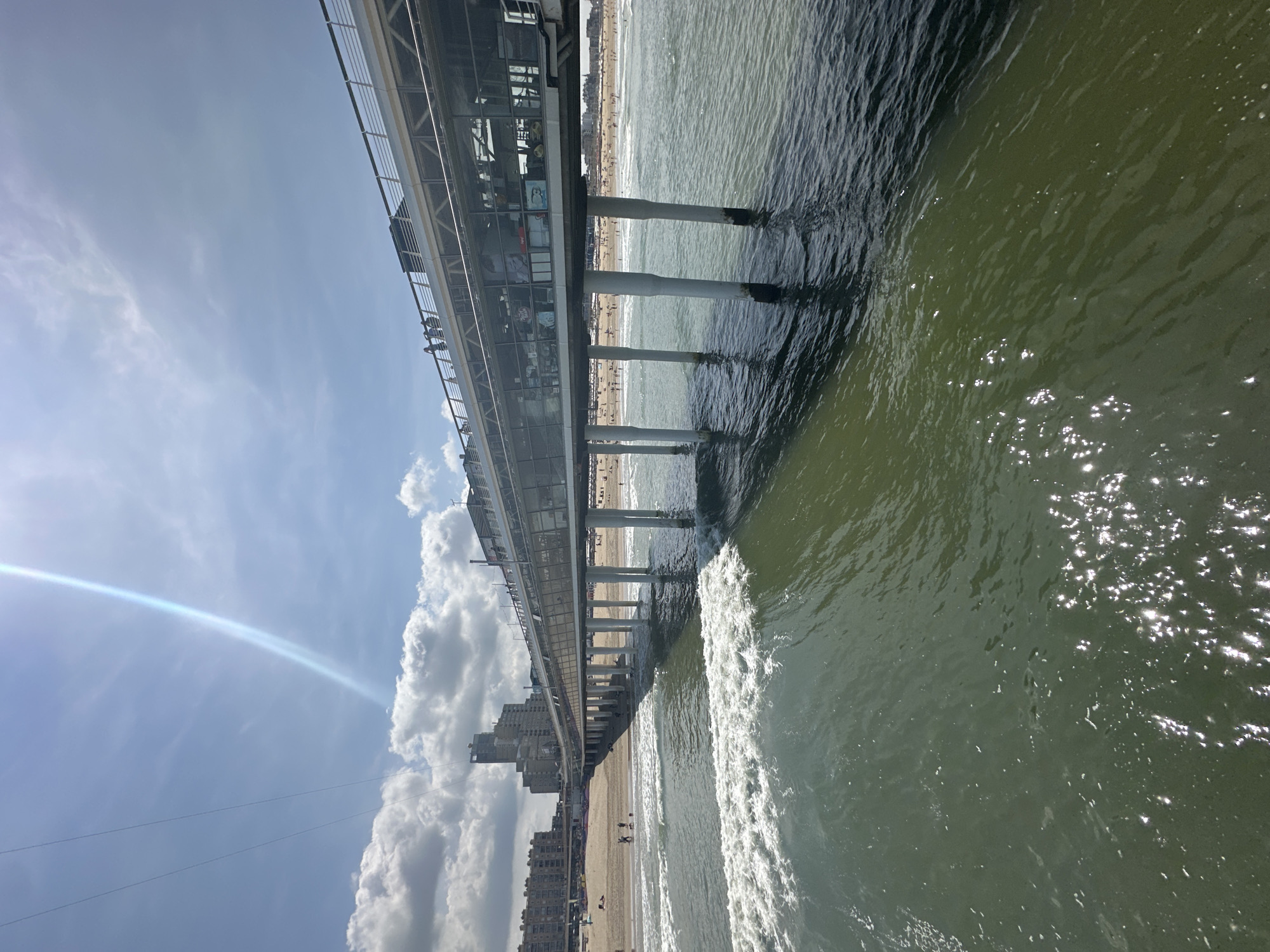 Scheveningen Pier: Ferris wheel and bungee jumps over the North Sea