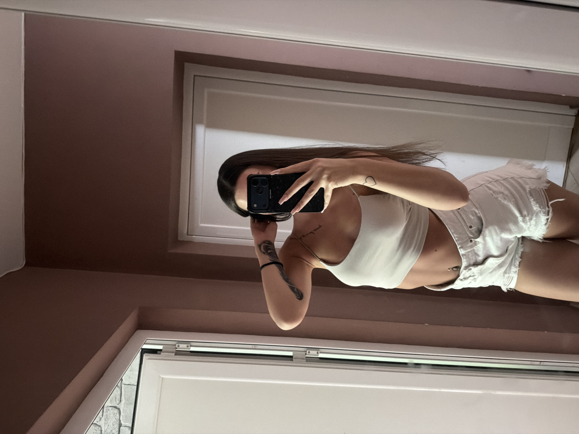 Mirror selfies and a gray cat, Dimitrovgrad morning