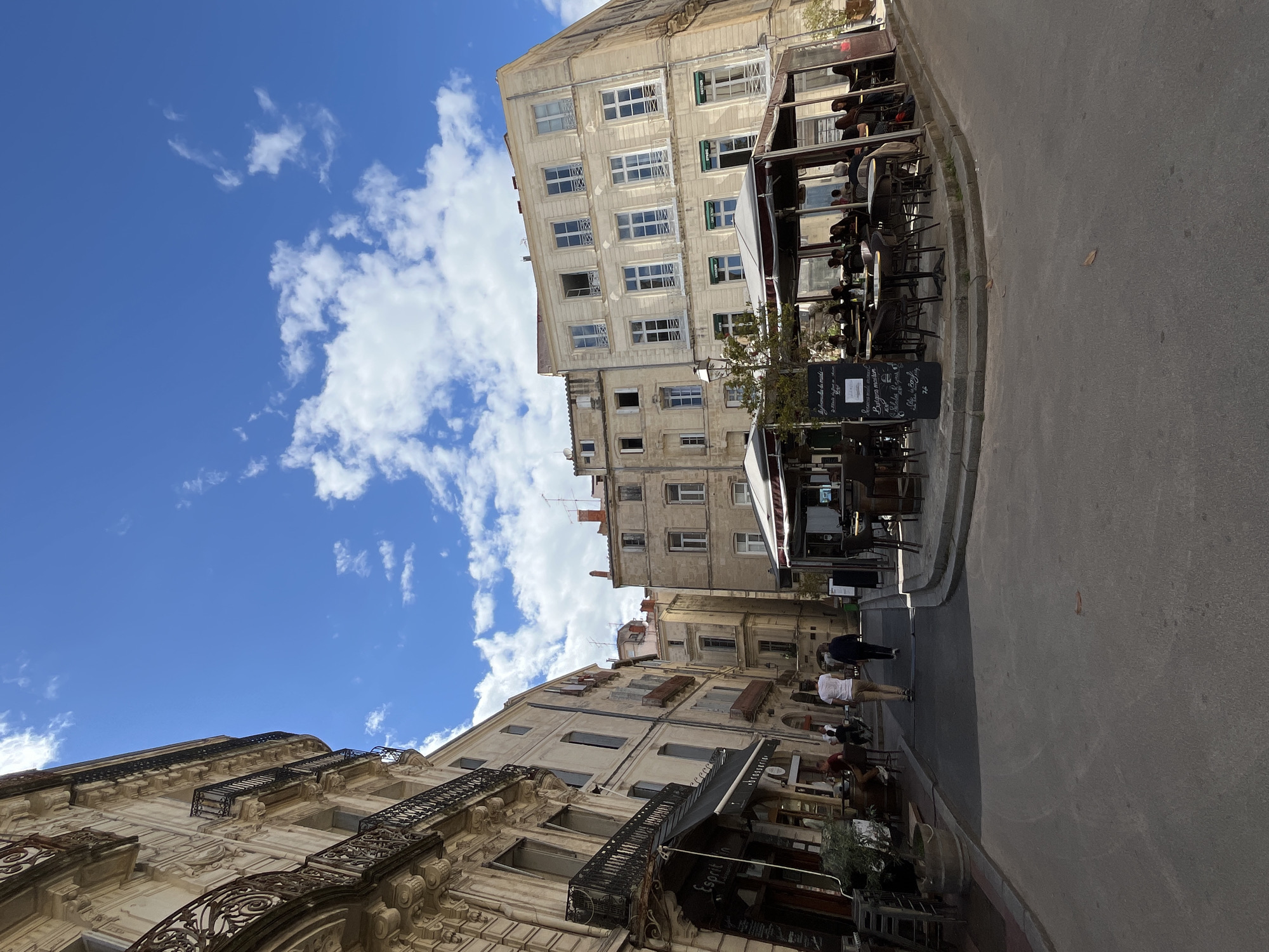 Ordinary afternoon life documented across central Montpellier squares