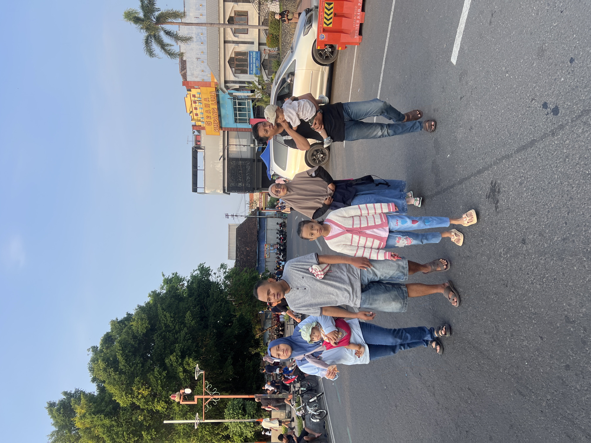 Street vendors and evening crowds in Kecamatan Pati at dusk