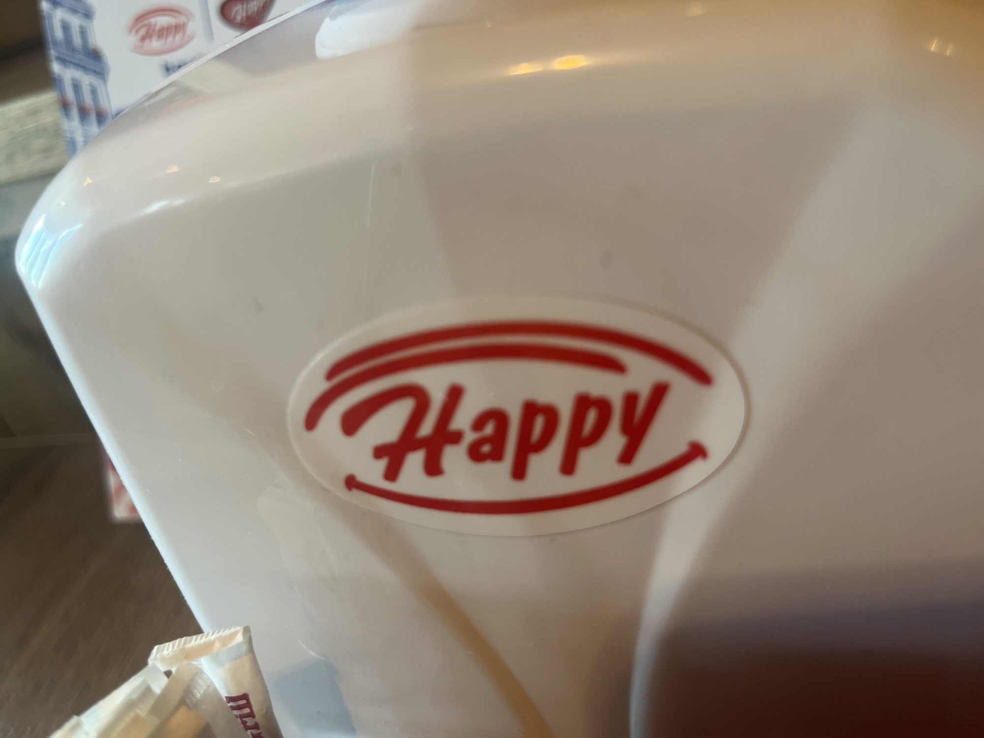 Casual dining experience documented through multiple perspective memories