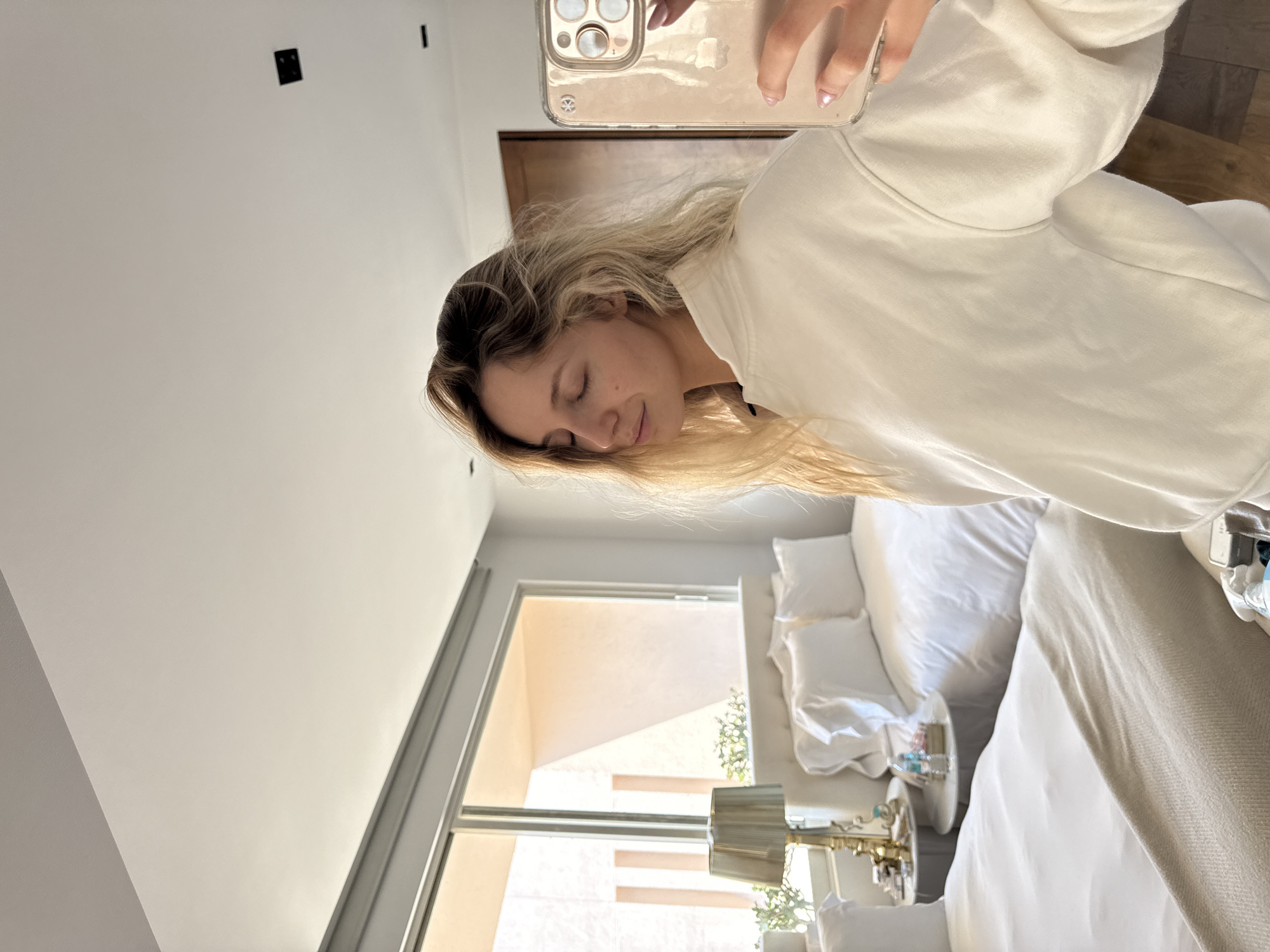 Woman takes bedroom selfies in Mexico City apartment