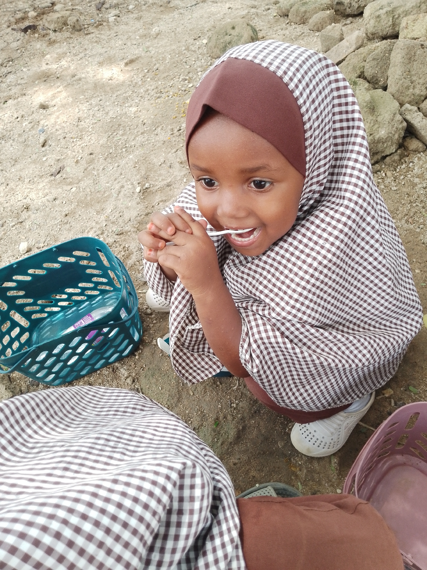 Everyday life in Serti: streets, markets, and schoolyard moments