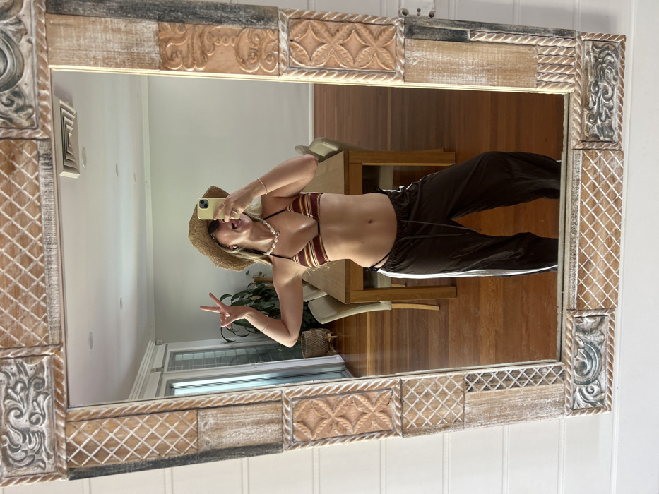 Woman Takes Mirror Selfies in Bulli, Australia