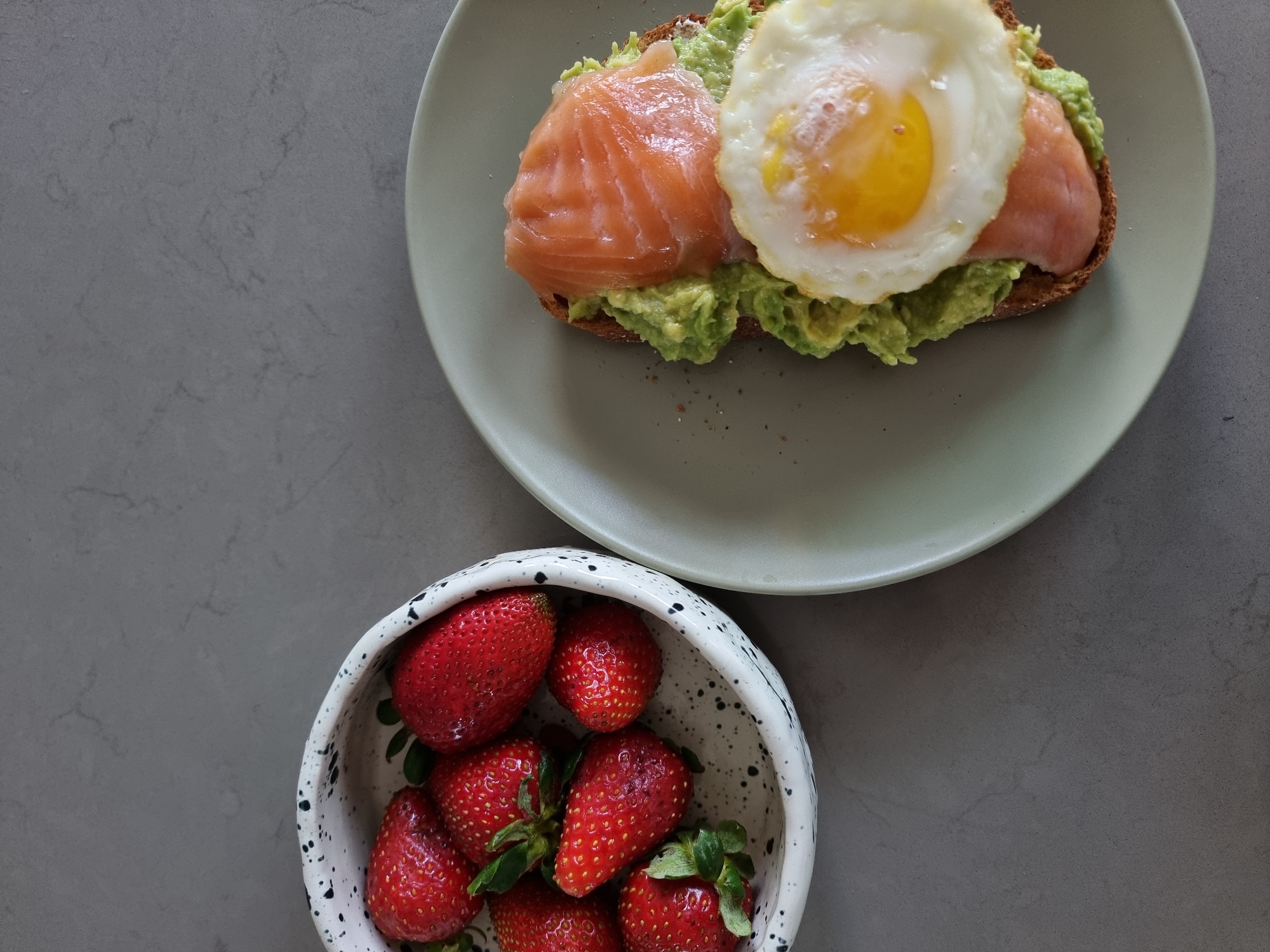 Saturday Morning Routine: Breakfast and Cat Time in Ramat Gan