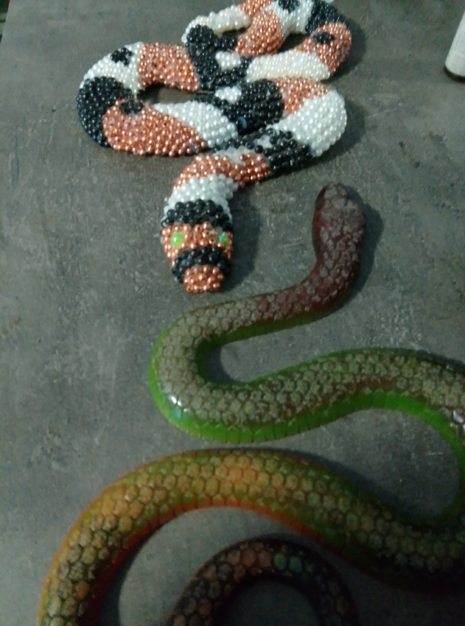 Decorative snake figures and shelf collectibles in Wedel