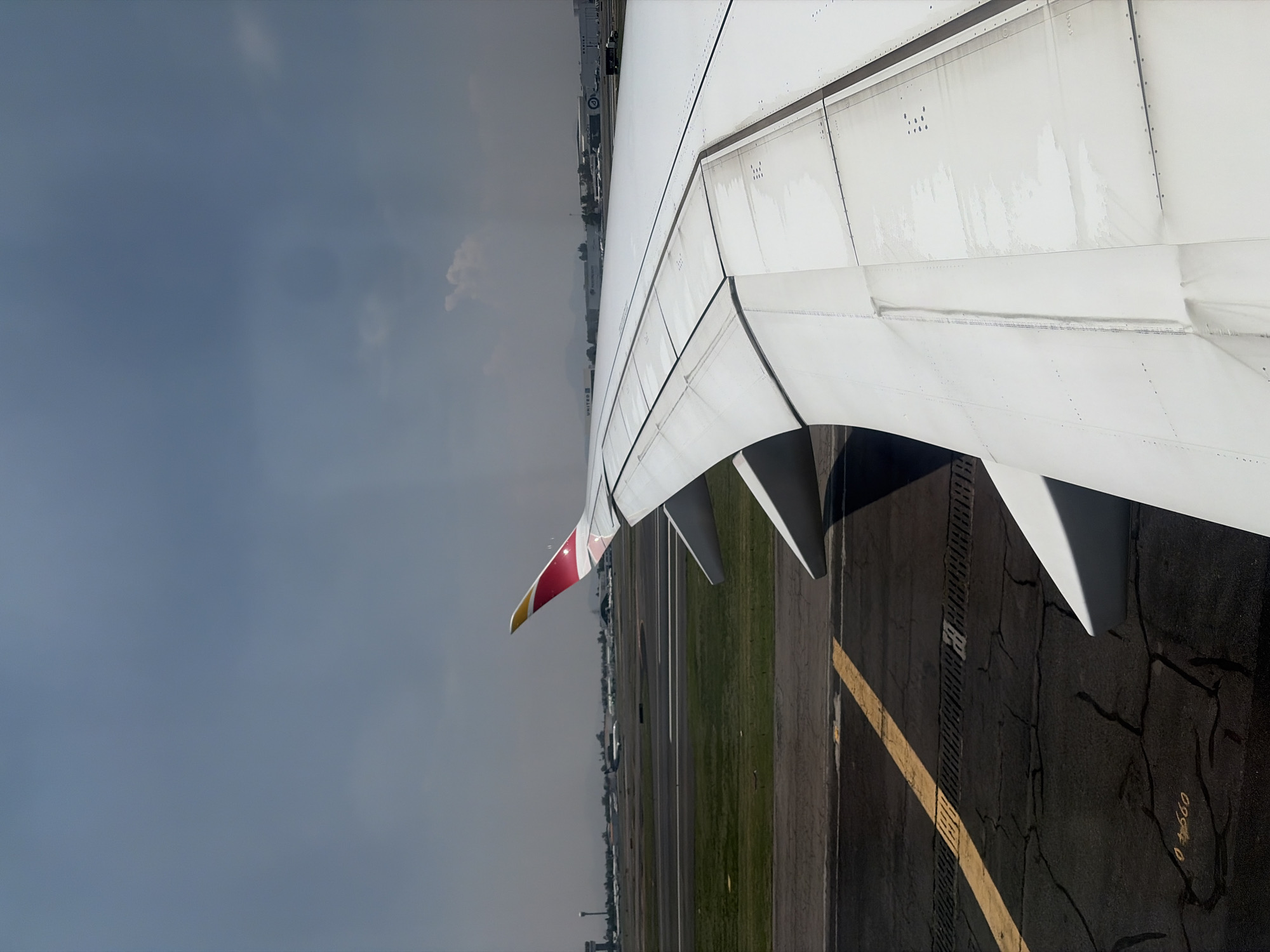 Passenger captures aircraft wing during landing approach procedures