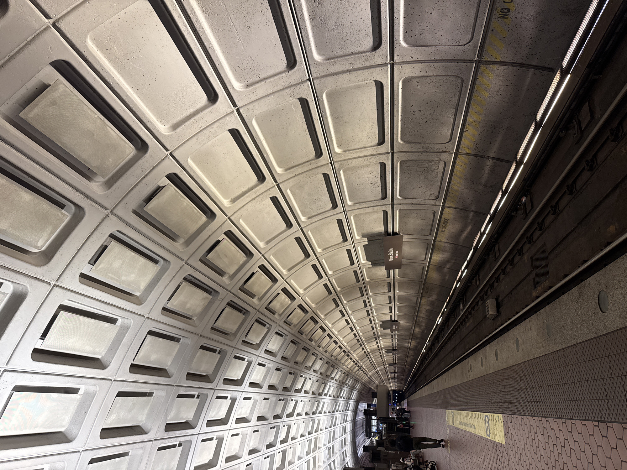 Witness captures view of Union Station metro platform