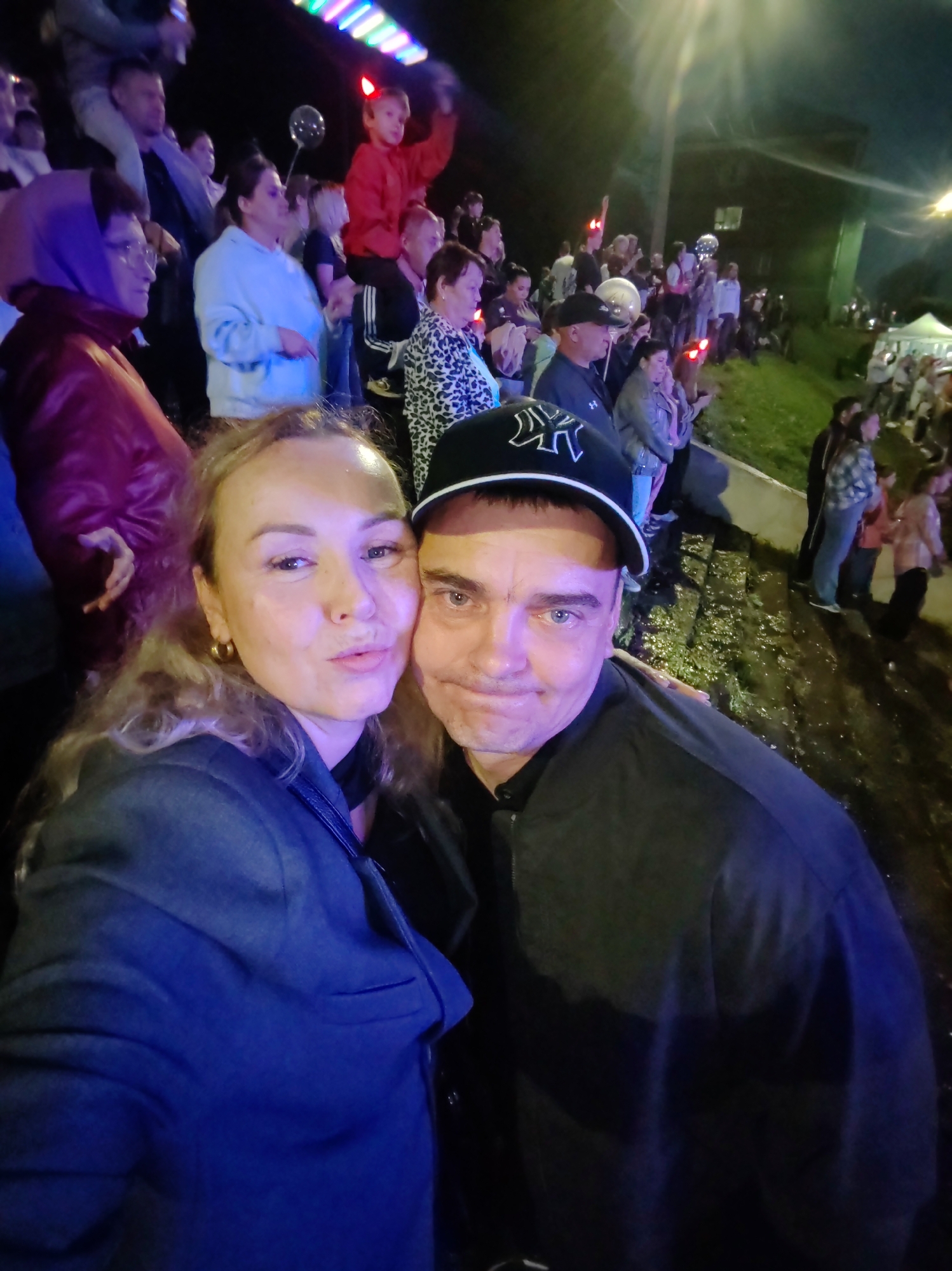 Outdoor concert night brings crowds to central Kizel
