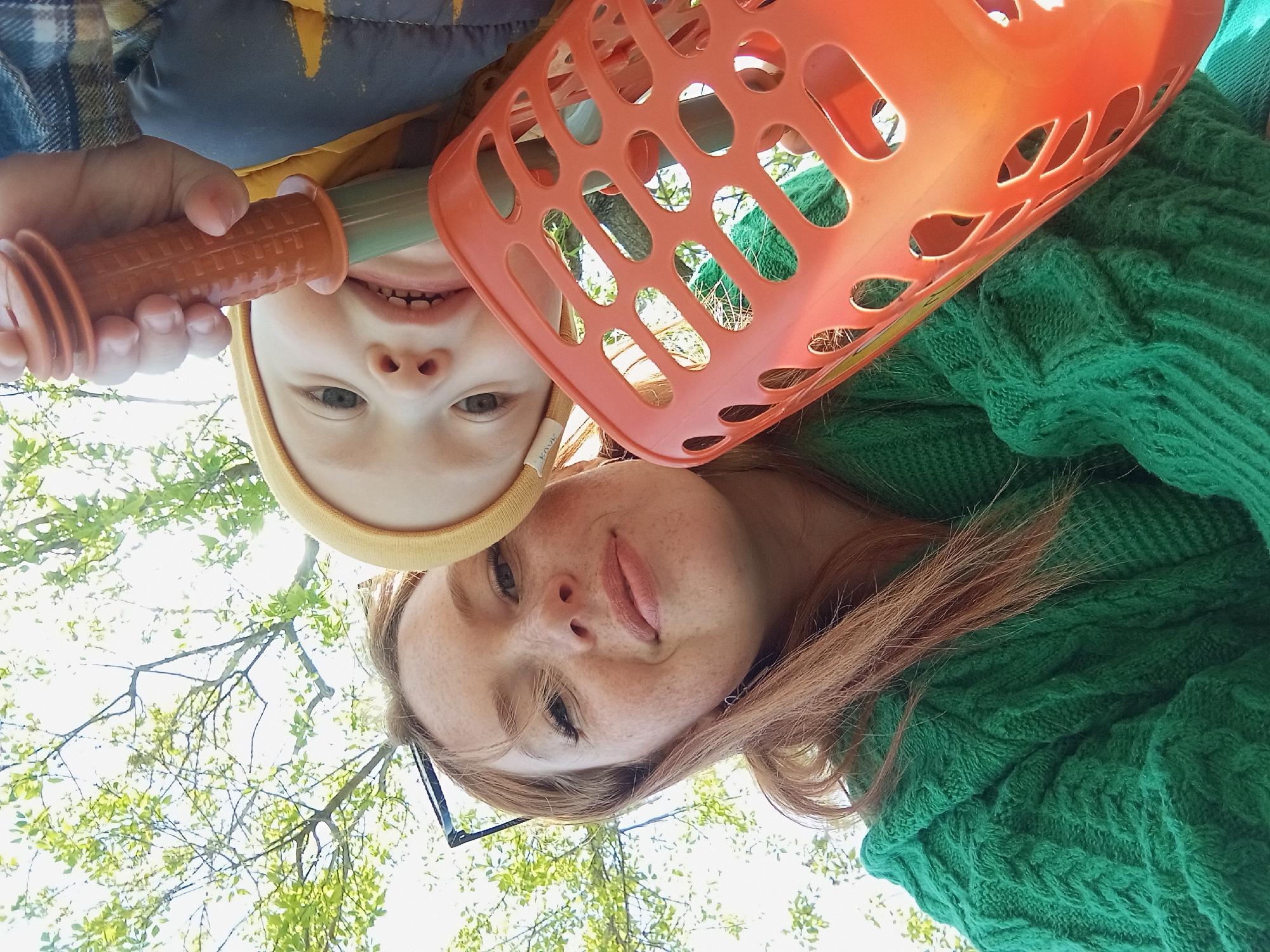 Morning family moments captured in Yurgamysh, Russia