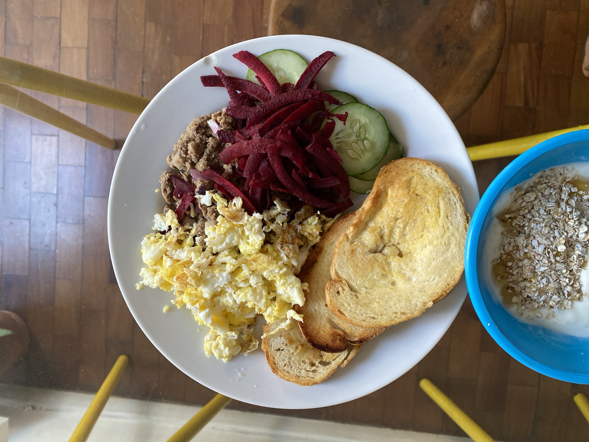 São Paulo resident documents home meal with eggs and vegetables