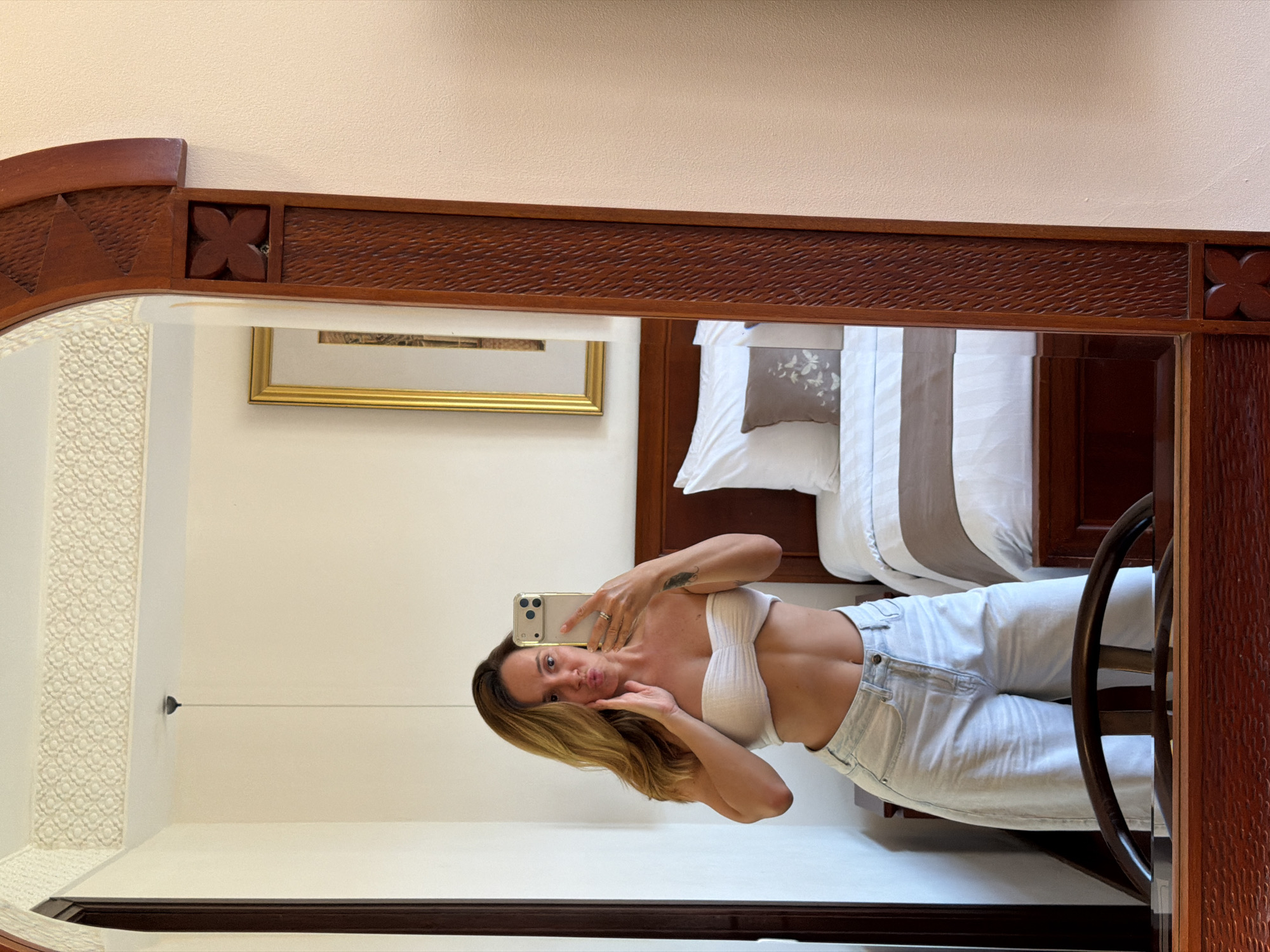 Woman documents morning routine at Kuta resort through selfies