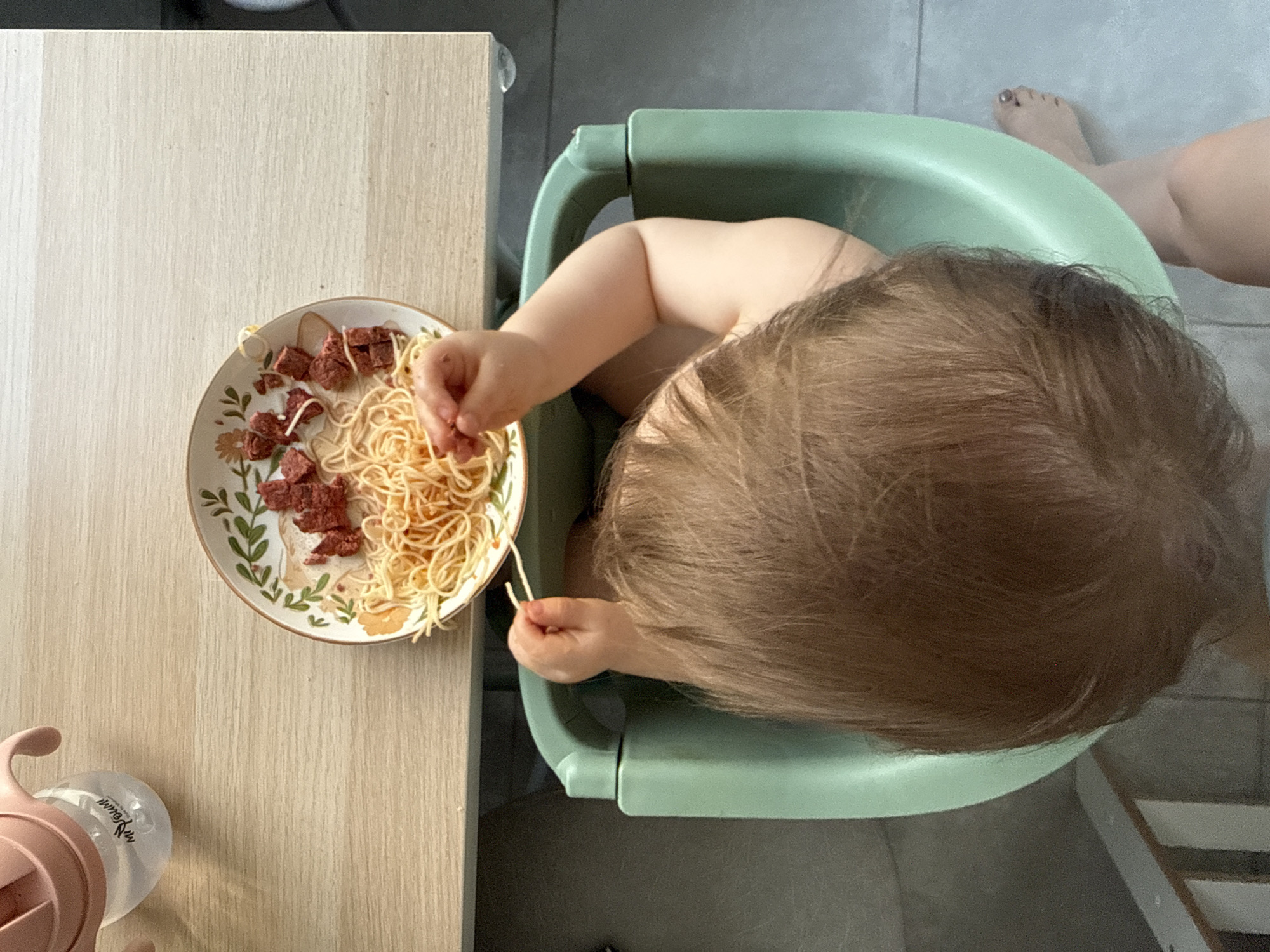 Baby makes messy meal of spaghetti in Moscow