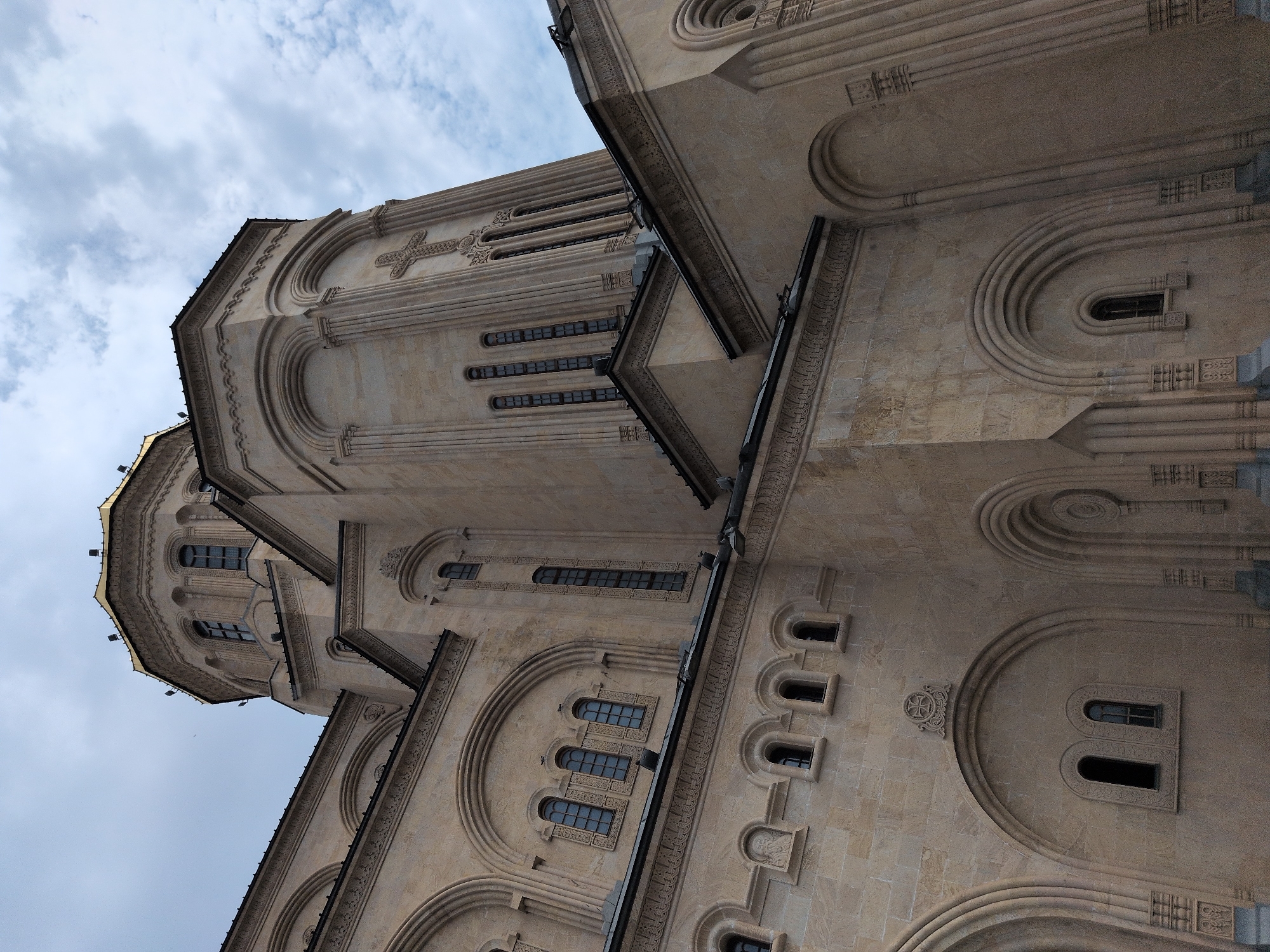 Tbilisi landmarks: Sameba Cathedral and old-town streets