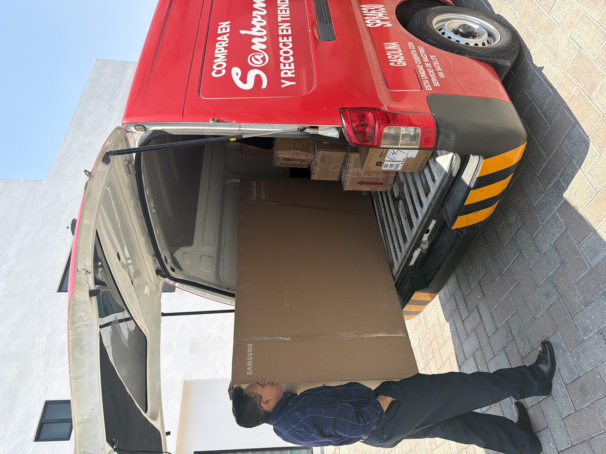 Samsung TV delivery spotted in Cholula, Mexico