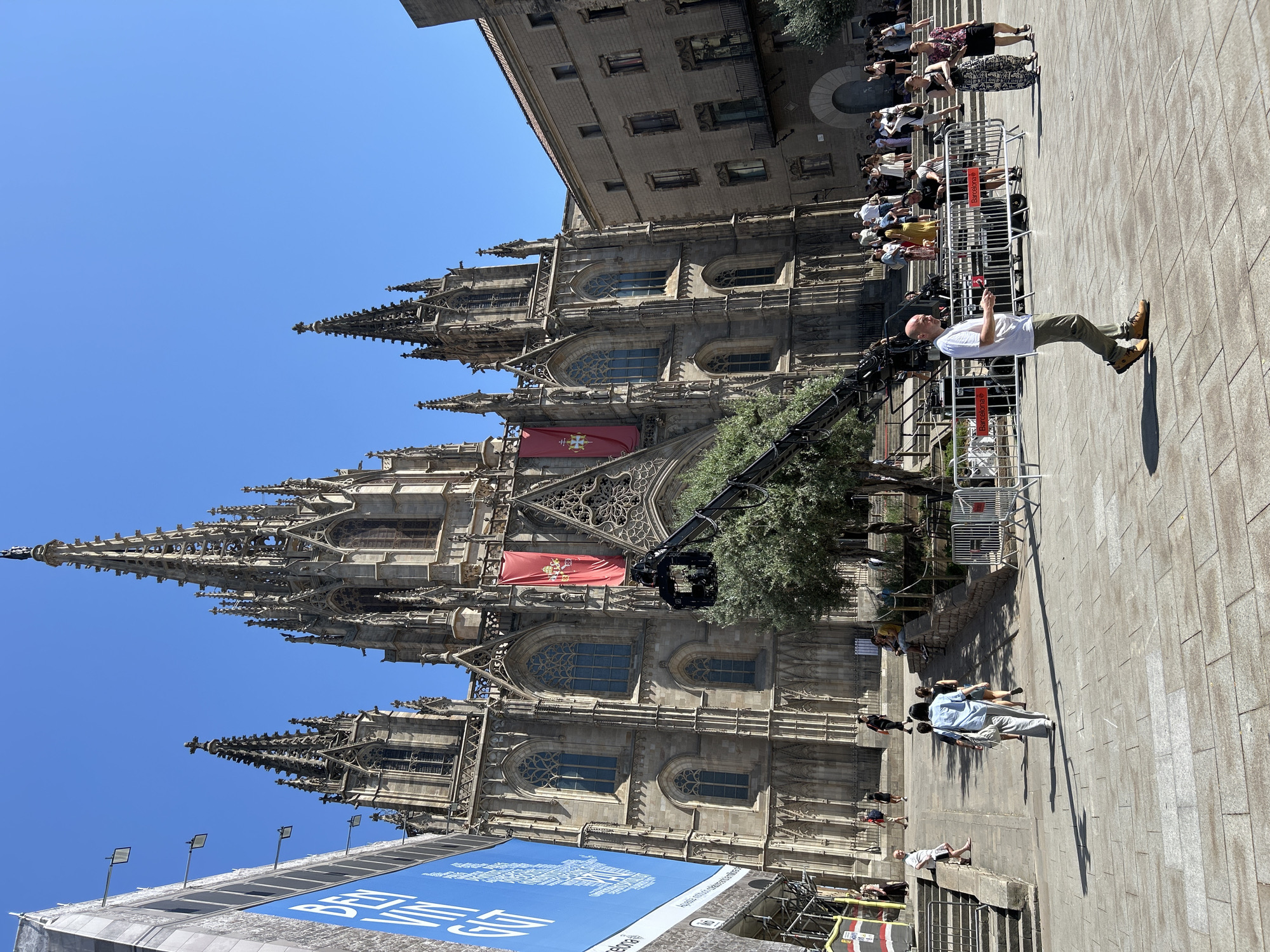 Barcelona Gothic Quarter street life documented over two hours