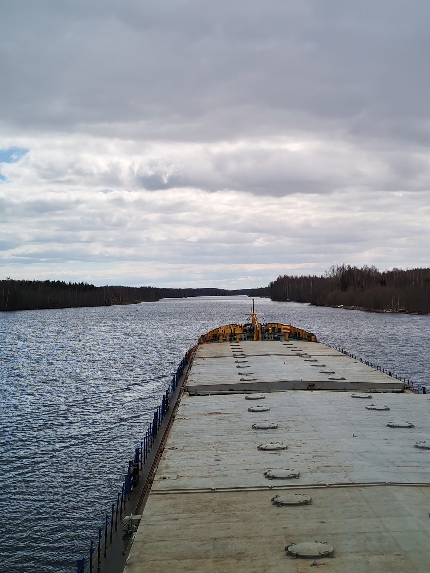 Cargo vessel transits Russian waterway near Morozovo