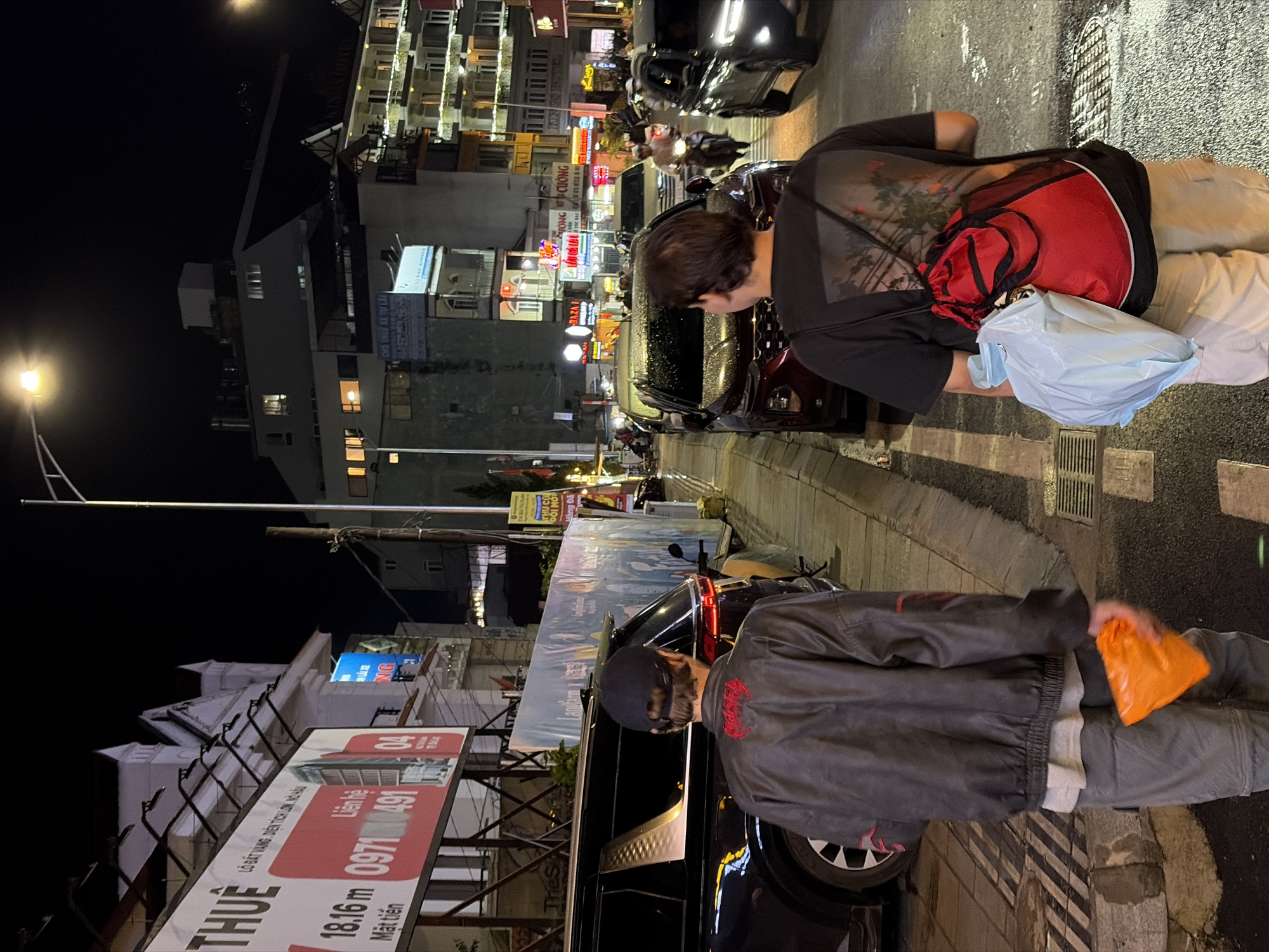 Da Lat Night Market Bustles With Crowds and Street Activity