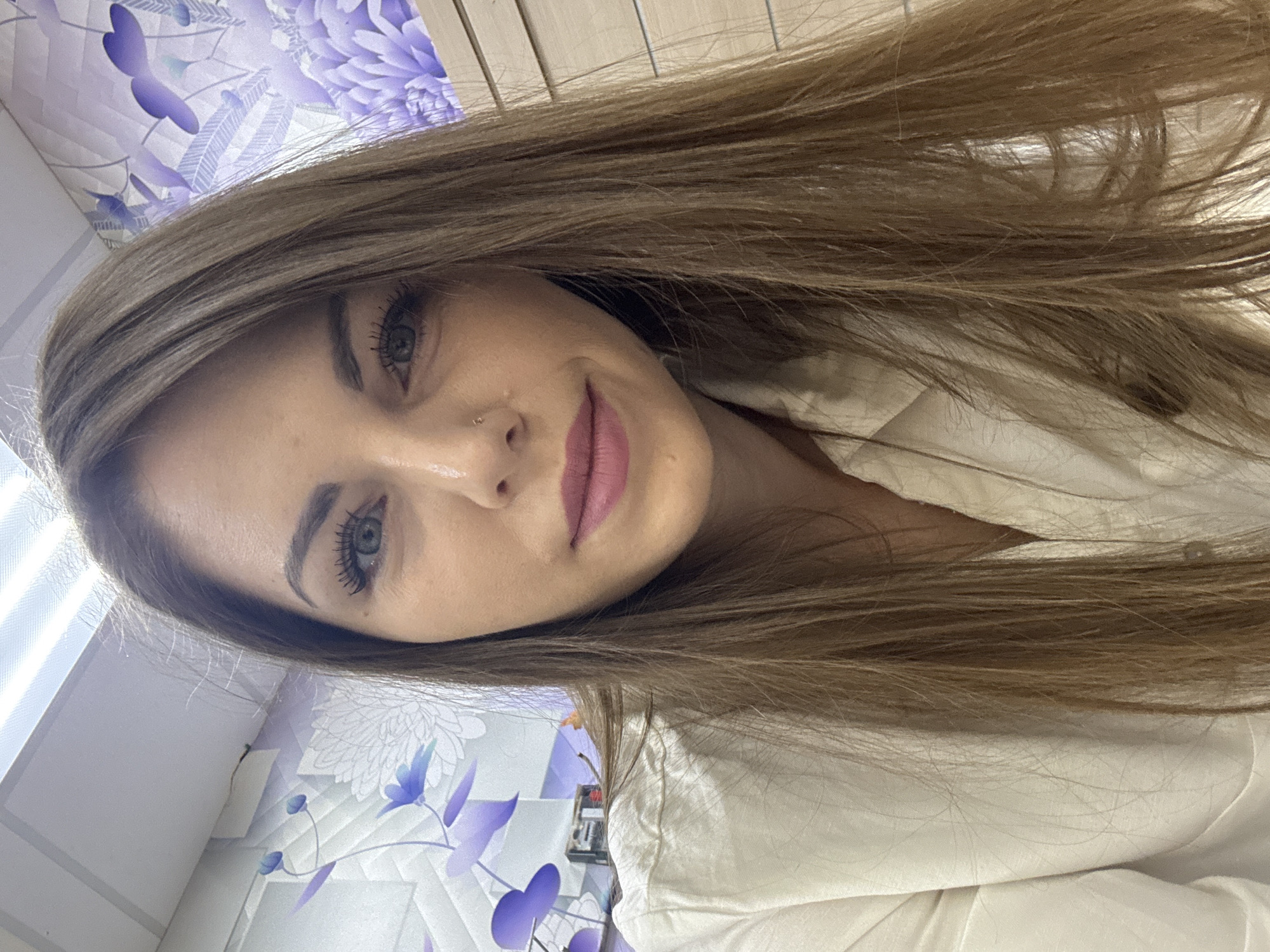 Woman documents morning shopping trip at Klin home goods store